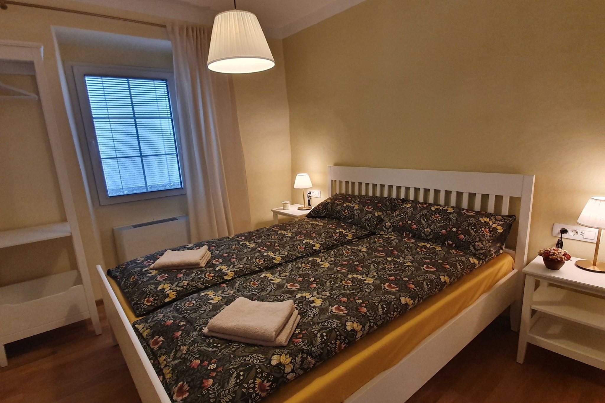 Komen Getaway Holiday Home with Balcony - Four Bedroom Holiday Home with Balcony-Slaapkamer