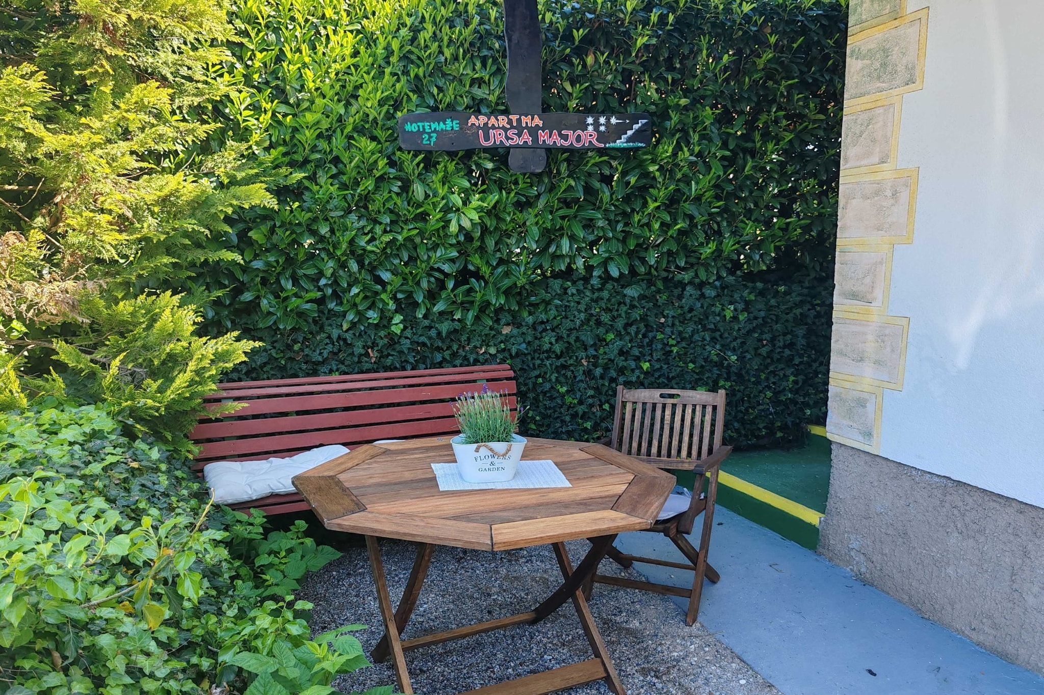 Riverside Unique and Tranquil Apartment - Three Bedroom Apartment-Outdoor