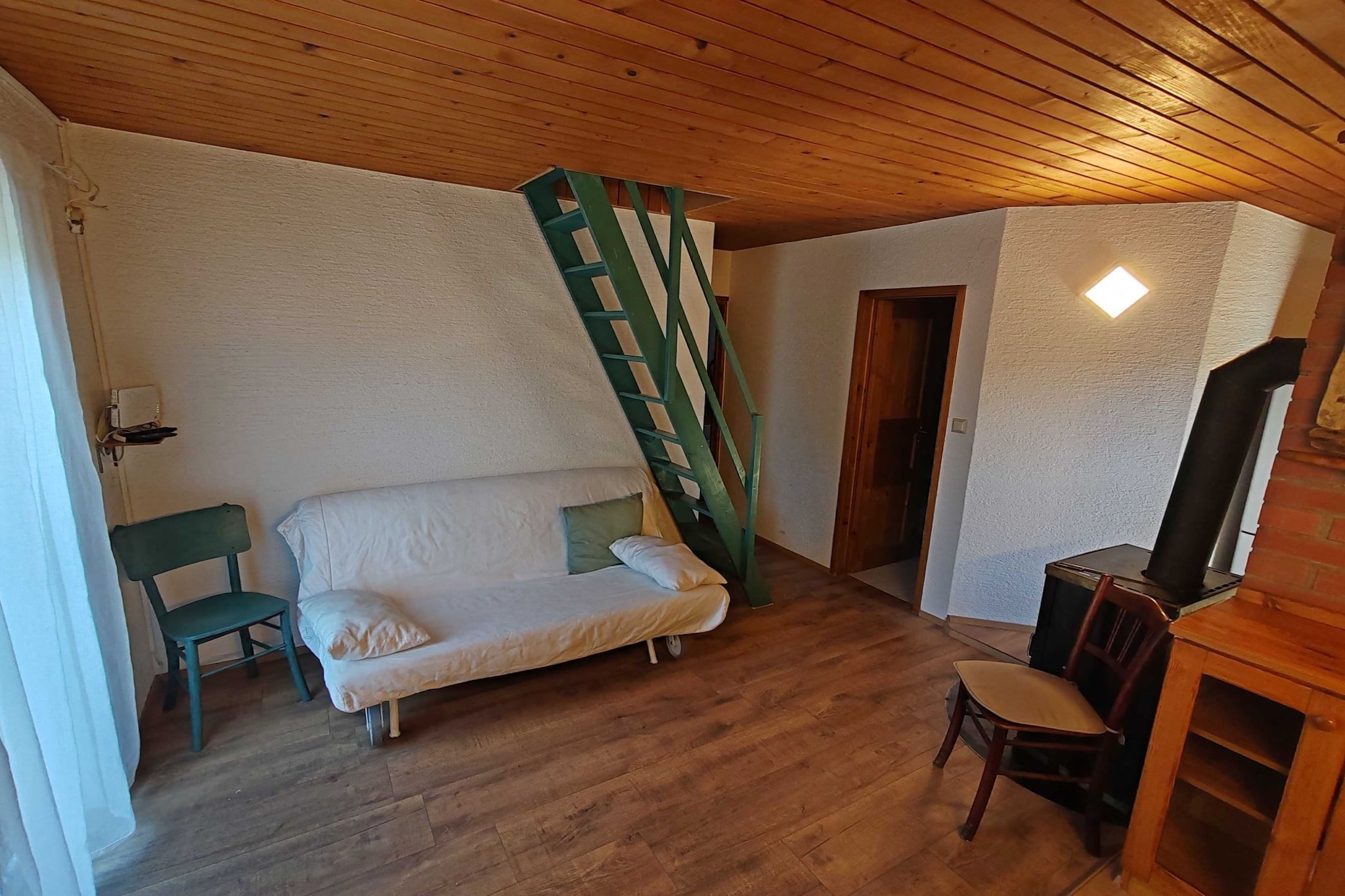 Riverside Unique and Tranquil Apartment - Three Bedroom Apartment