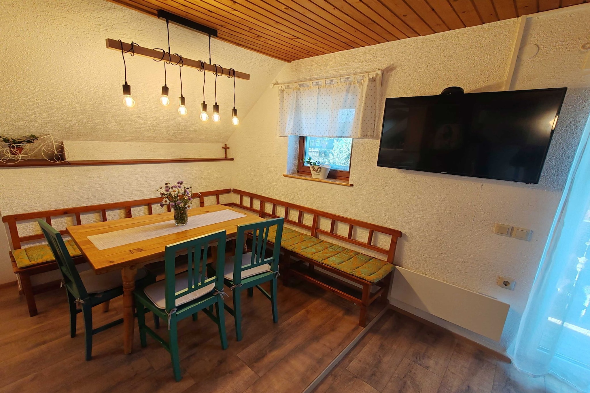 Riverside Unique and Tranquil Apartment - Three Bedroom Apartment