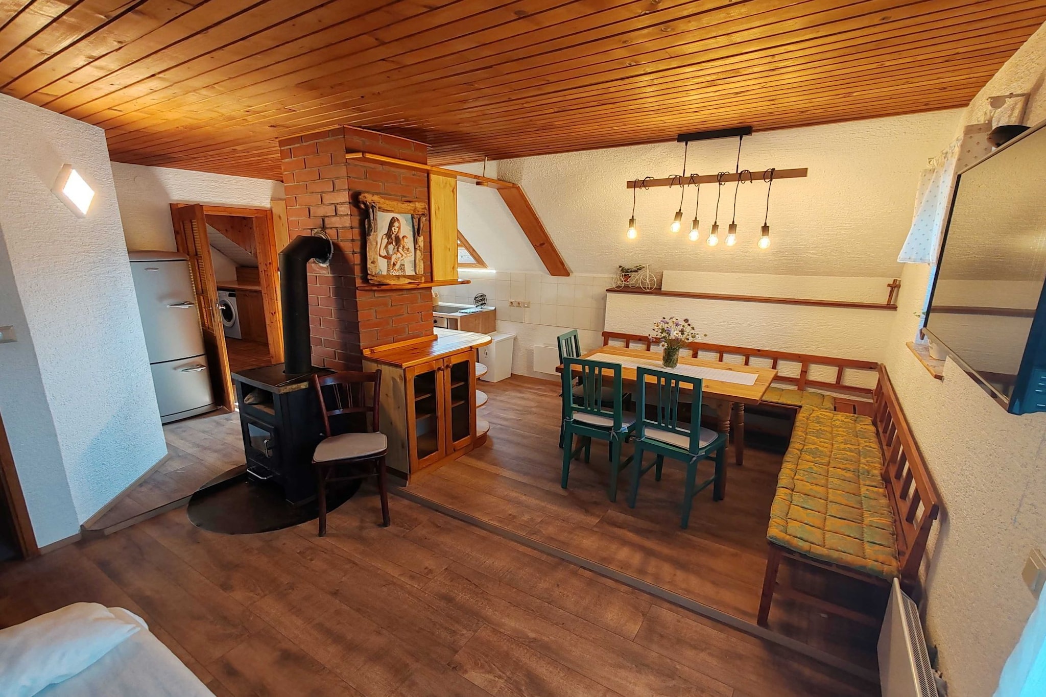 Riverside Unique and Tranquil Apartment - Three Bedroom Apartment