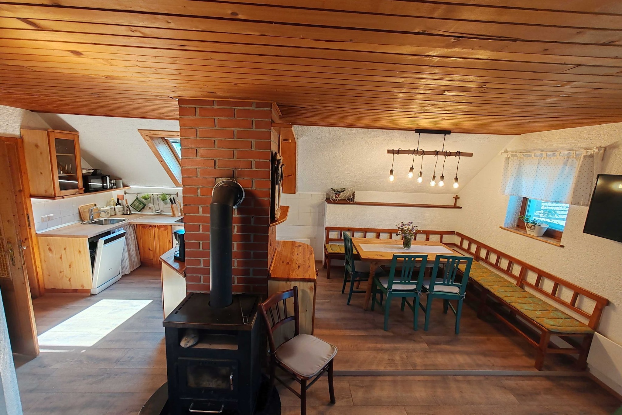 Riverside Unique and Tranquil Apartment - Three Bedroom Apartment