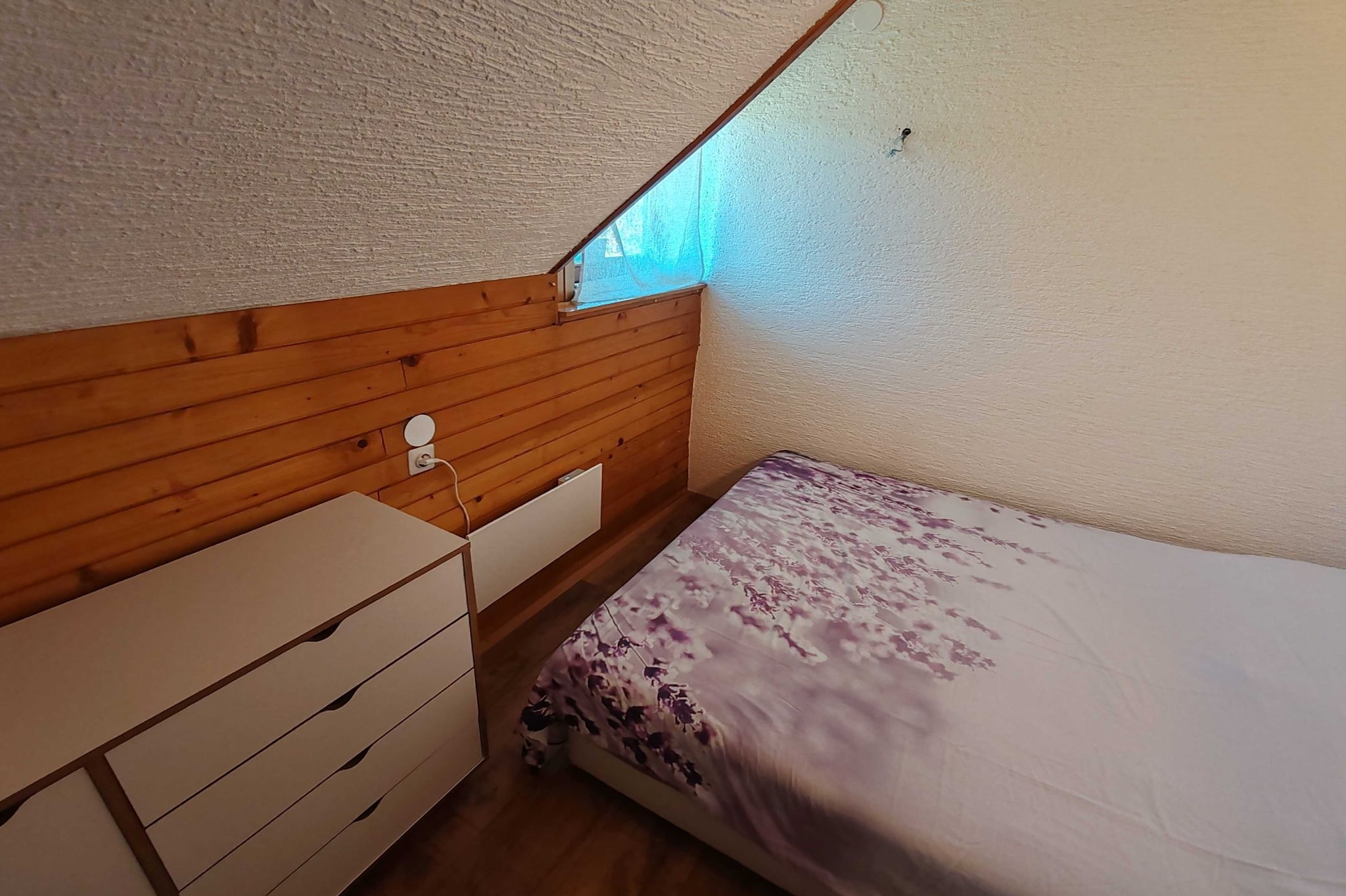 Riverside Unique and Tranquil Apartment - Three Bedroom Apartment-Bedroom