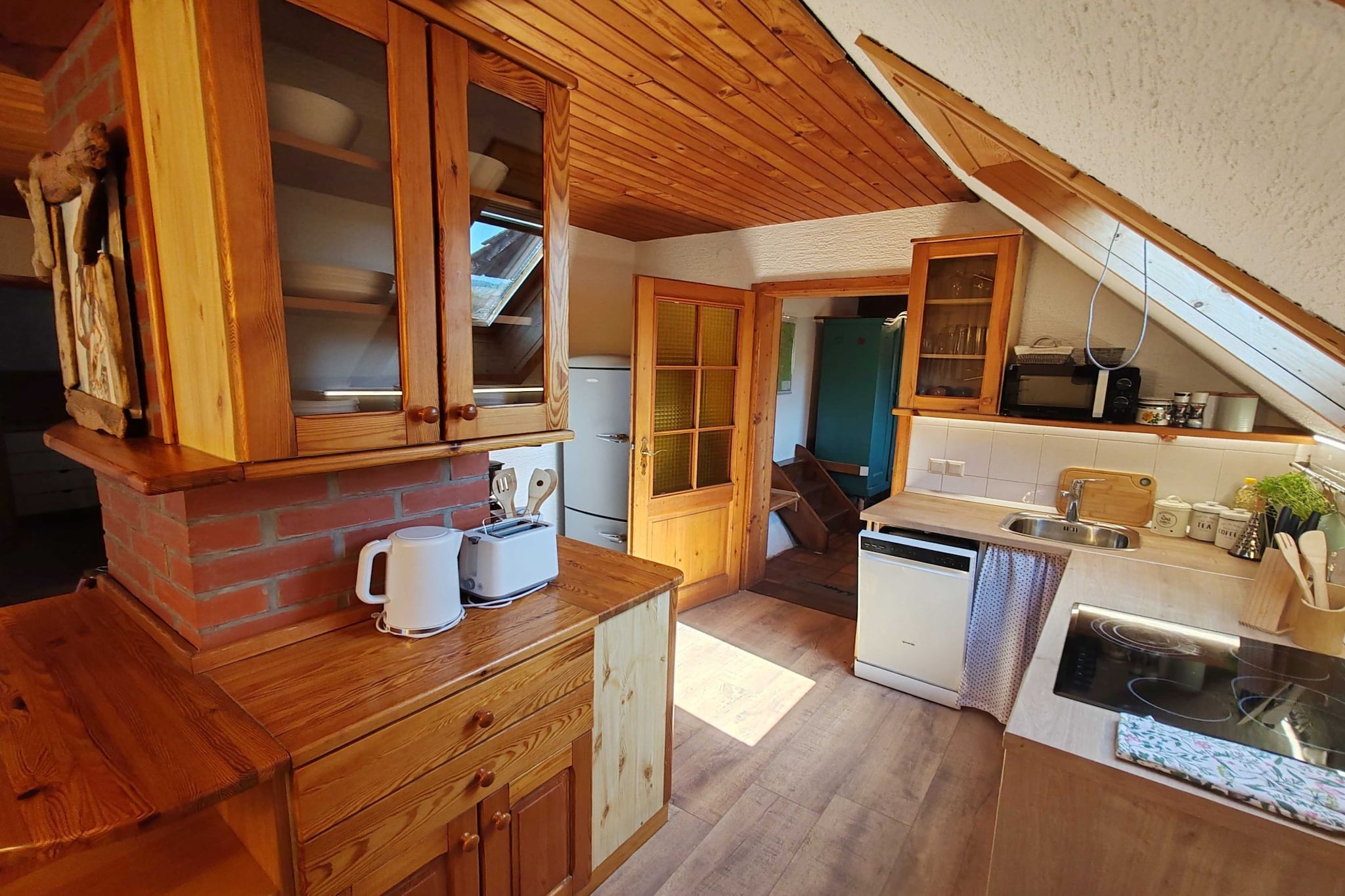 Riverside Unique and Tranquil Apartment - Three Bedroom Apartment-Kitchen
