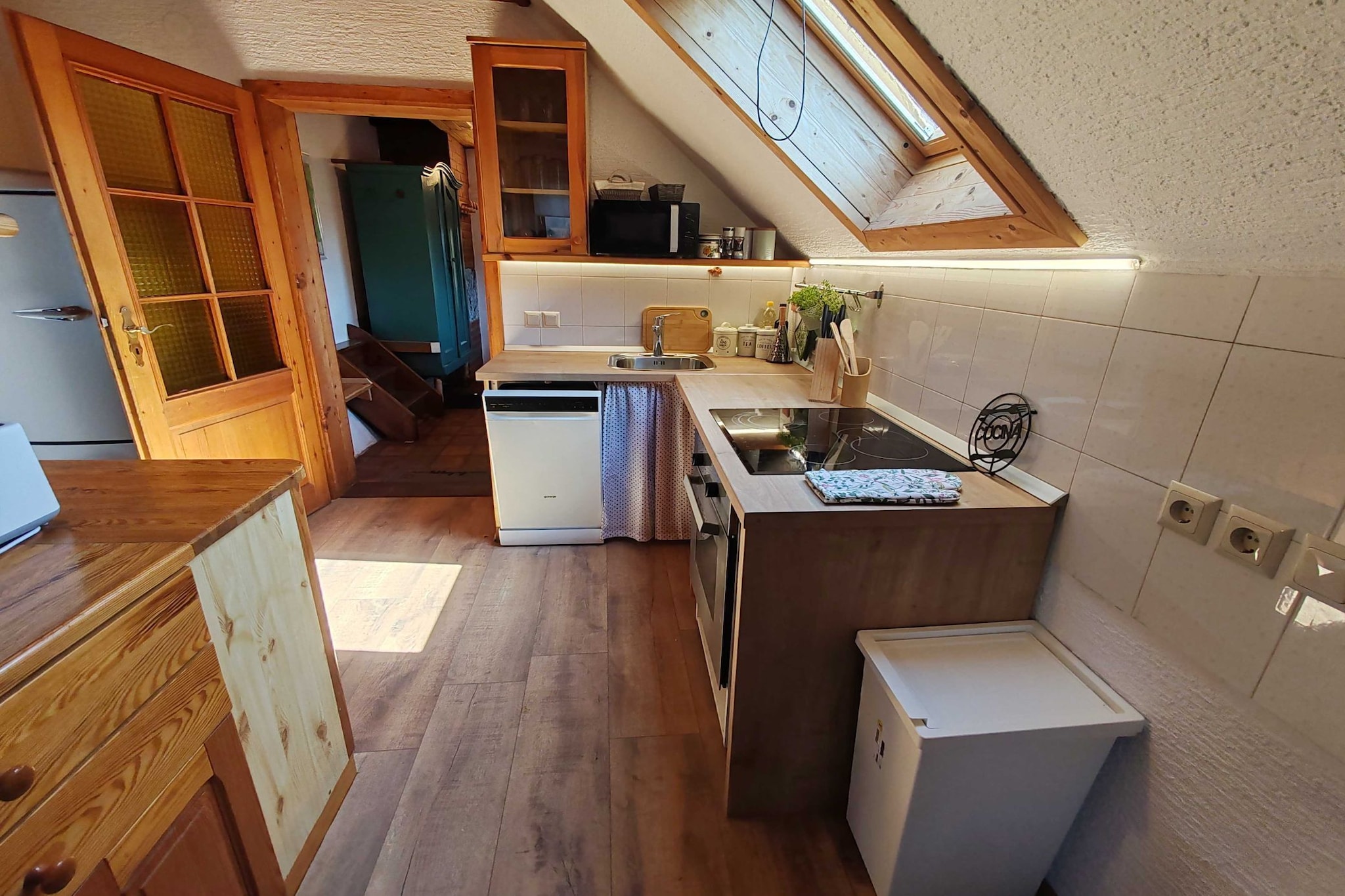 Riverside Unique and Tranquil Apartment - Three Bedroom Apartment-Kitchen