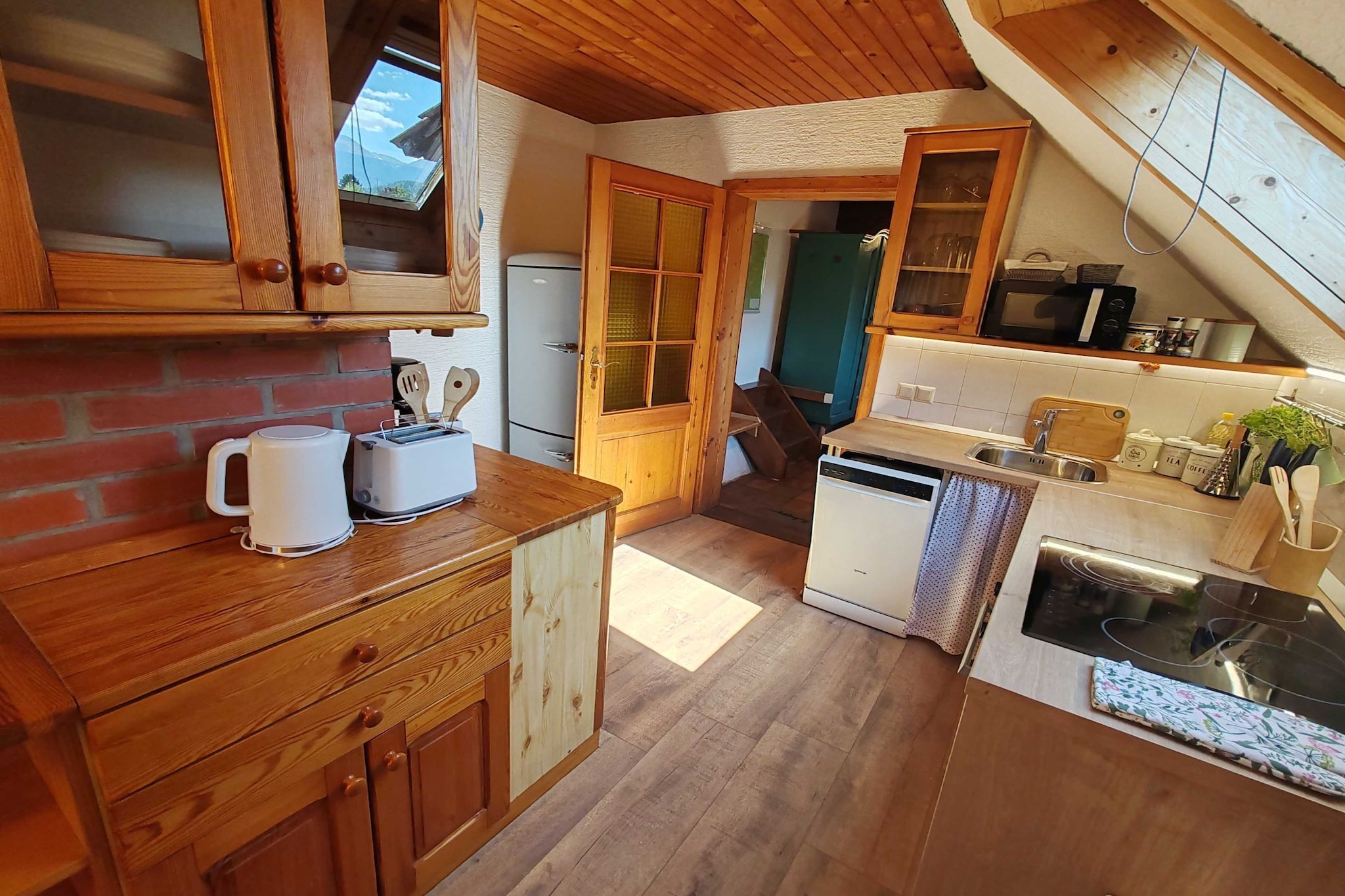 Riverside Unique and Tranquil Apartment - Three Bedroom Apartment-Kitchen