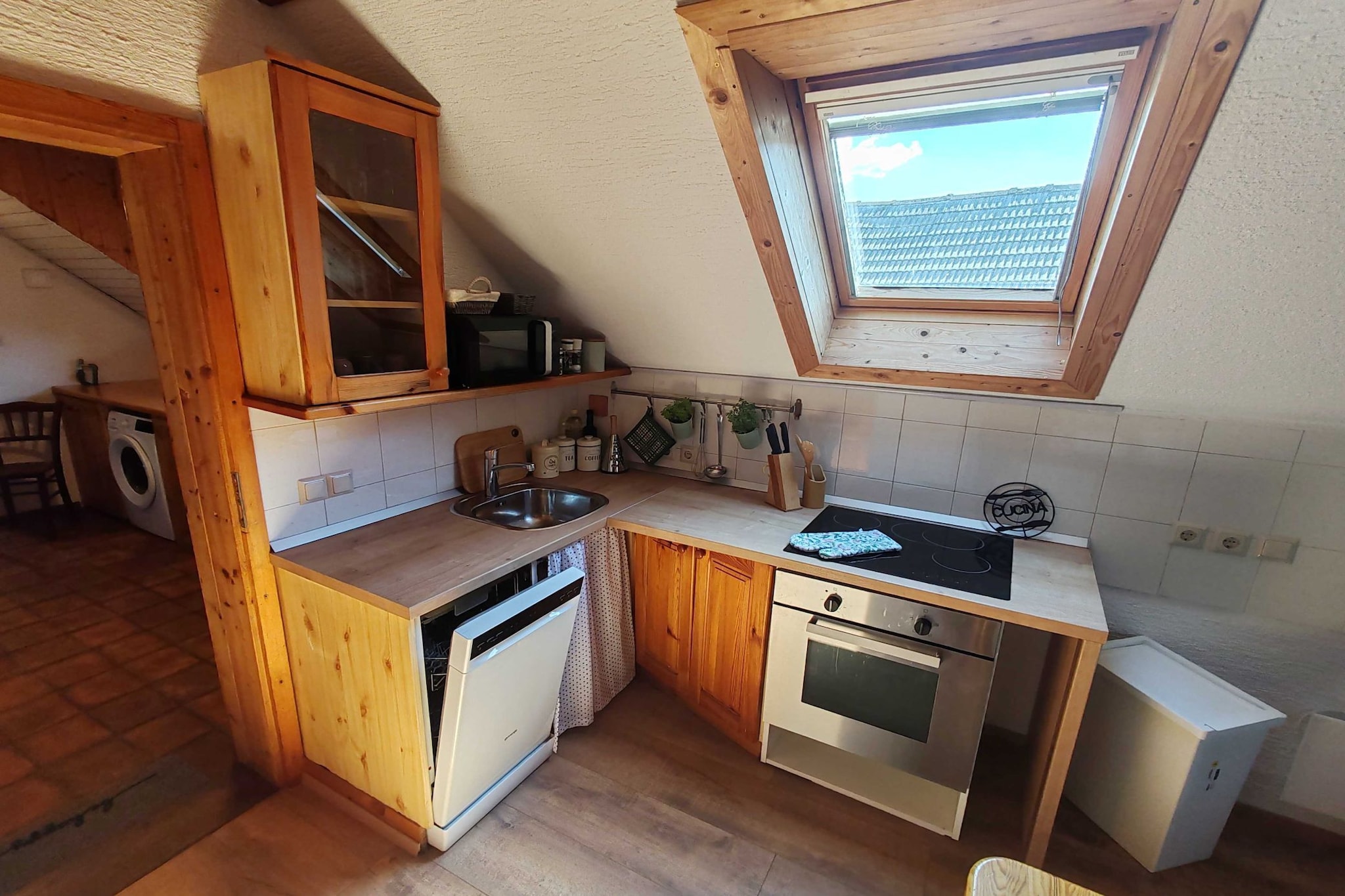 Riverside Unique and Tranquil Apartment - Three Bedroom Apartment-Kitchen