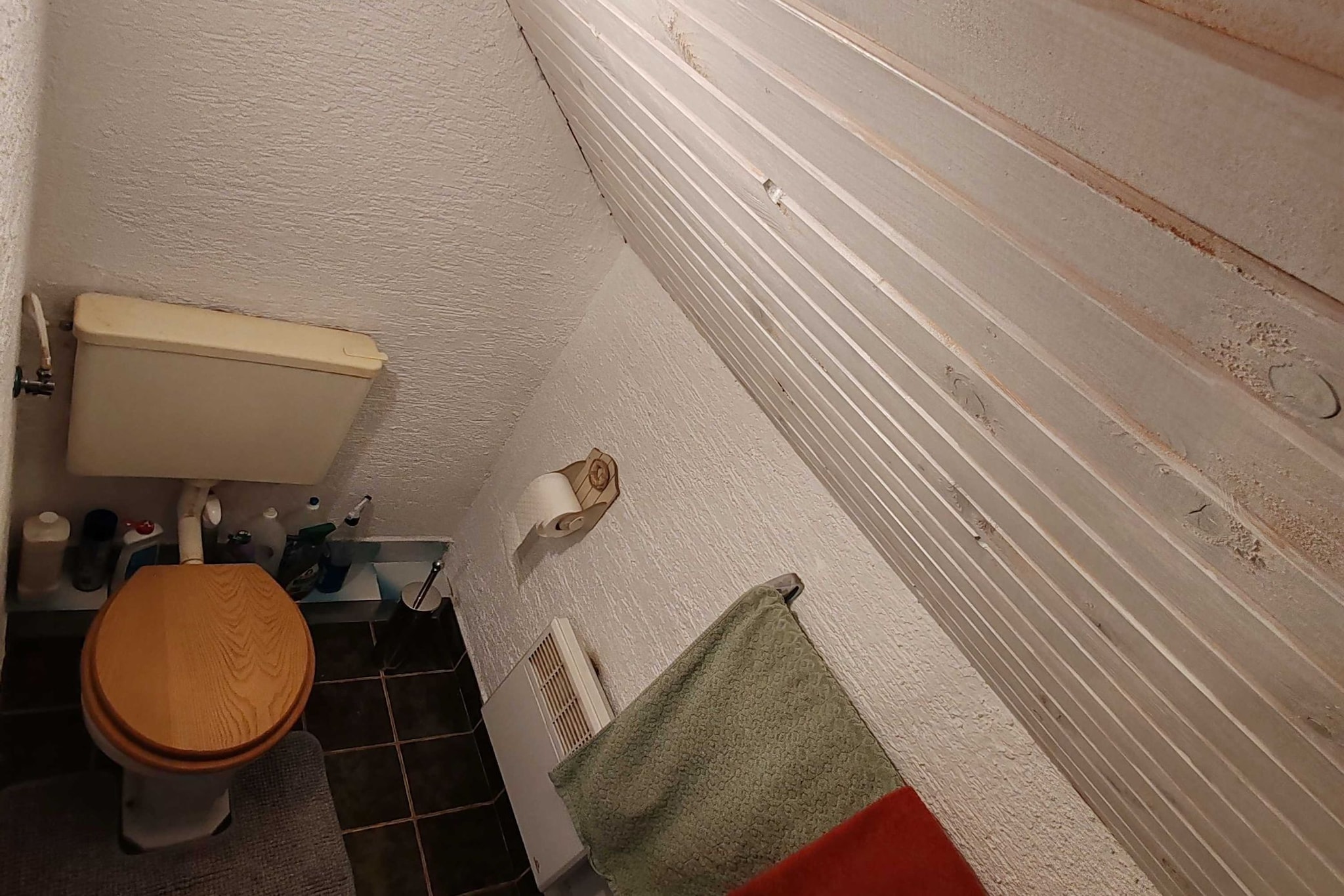Riverside Unique and Tranquil Apartment - Three Bedroom Apartment-Bathroom