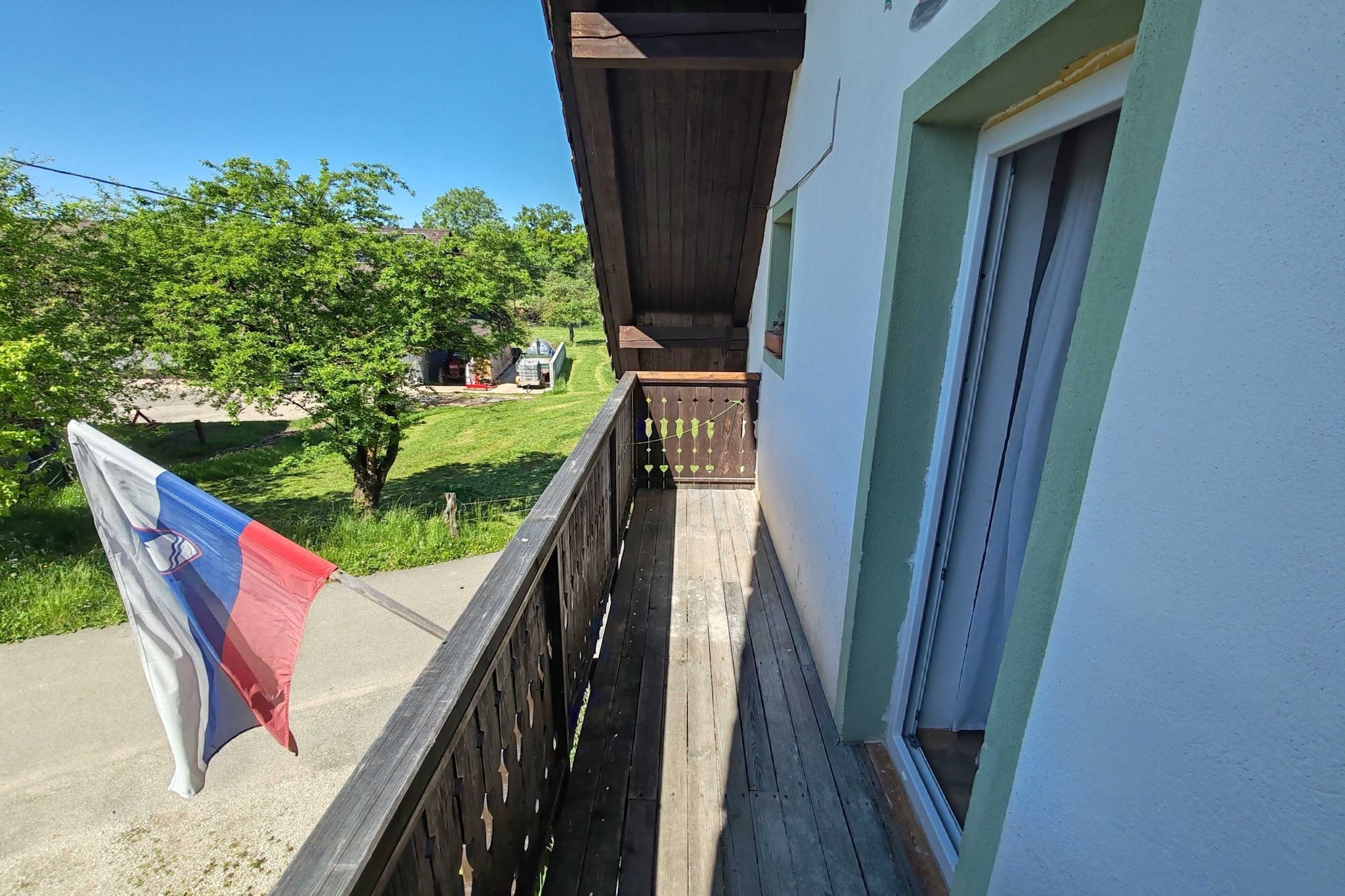 Riverside Unique and Tranquil Apartment - Three Bedroom Apartment-Terrace balcony