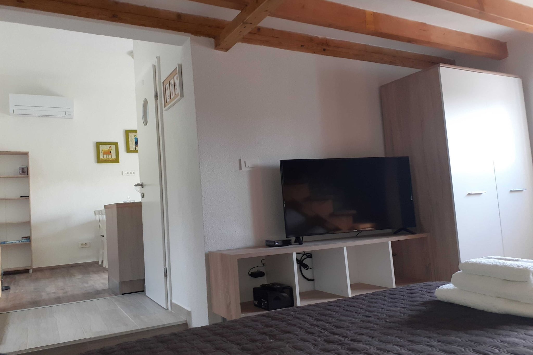 Secluded Authentic Apartment with Terrace - Studio Apartment with Terrace-Slaapkamer