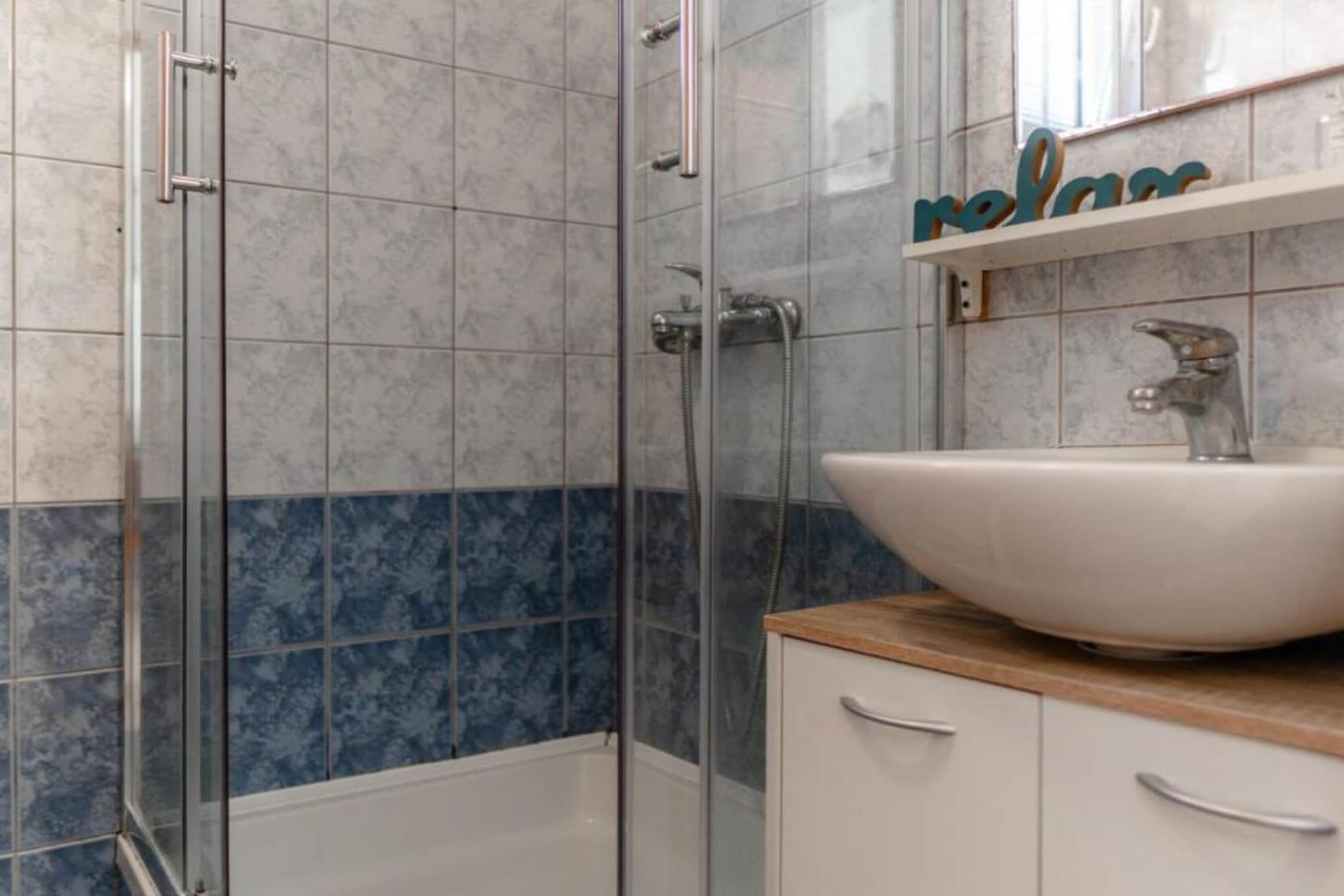 Two Bedroom Apartment 4 ( Kat)-Bathroom