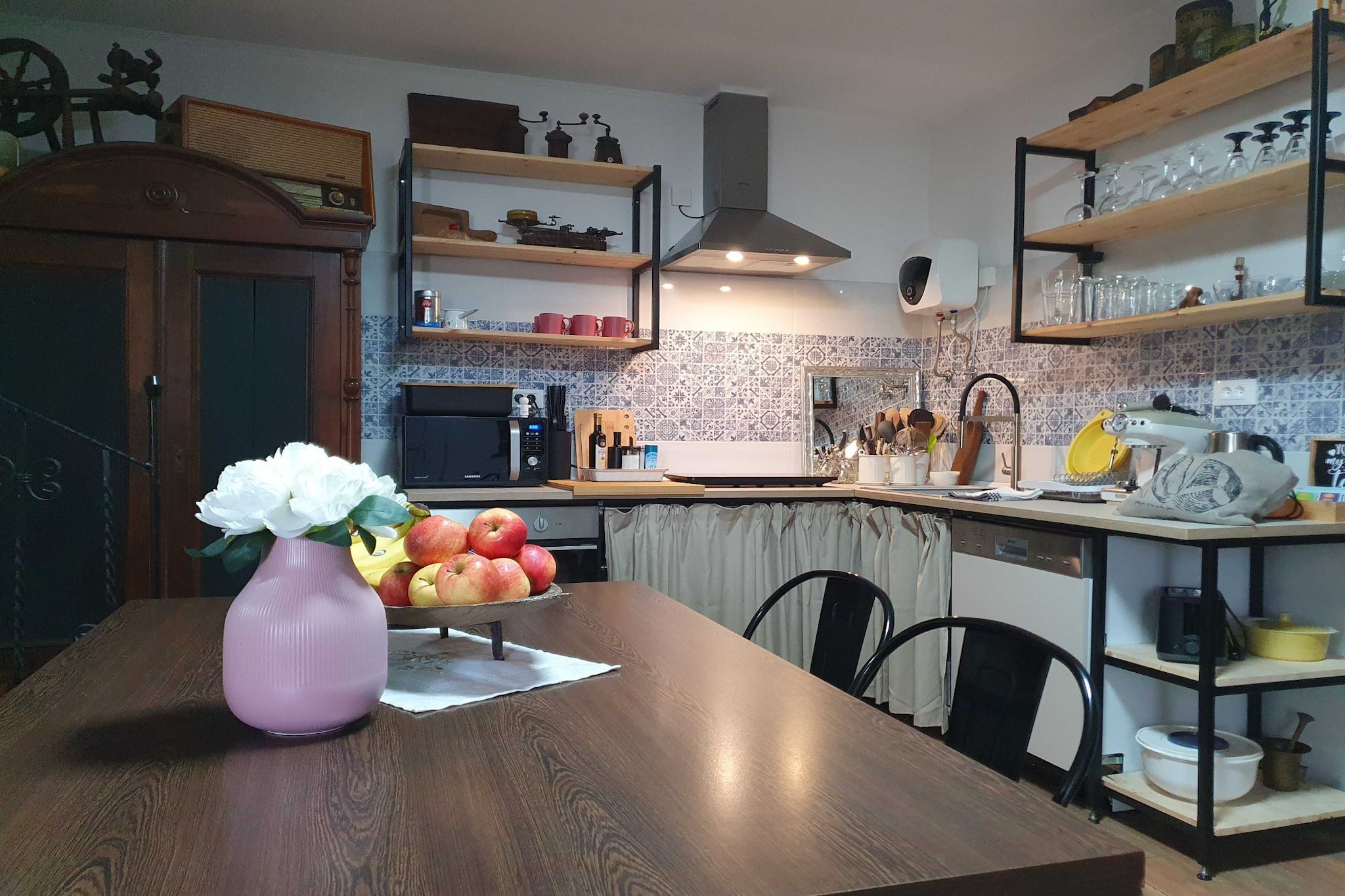 Bright and Sunny Apartment with Terrace - Two Bedroom Apartment with Terrace
