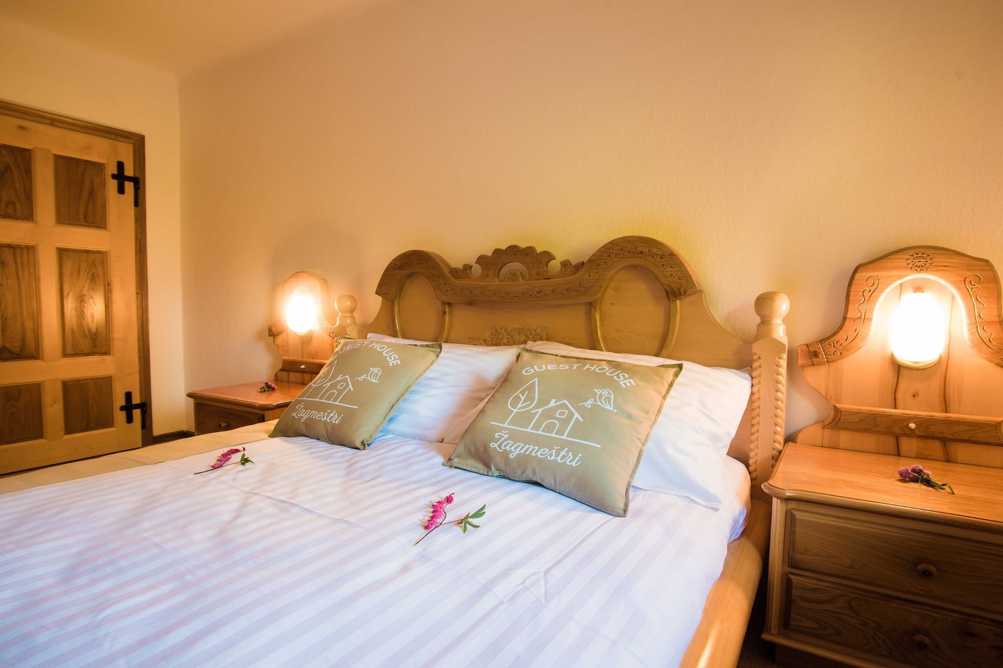 Rustic Authentic Holiday Home with Terrace and Wood Stove - Three Bedroom Holiday Home with Terrace-Chambre