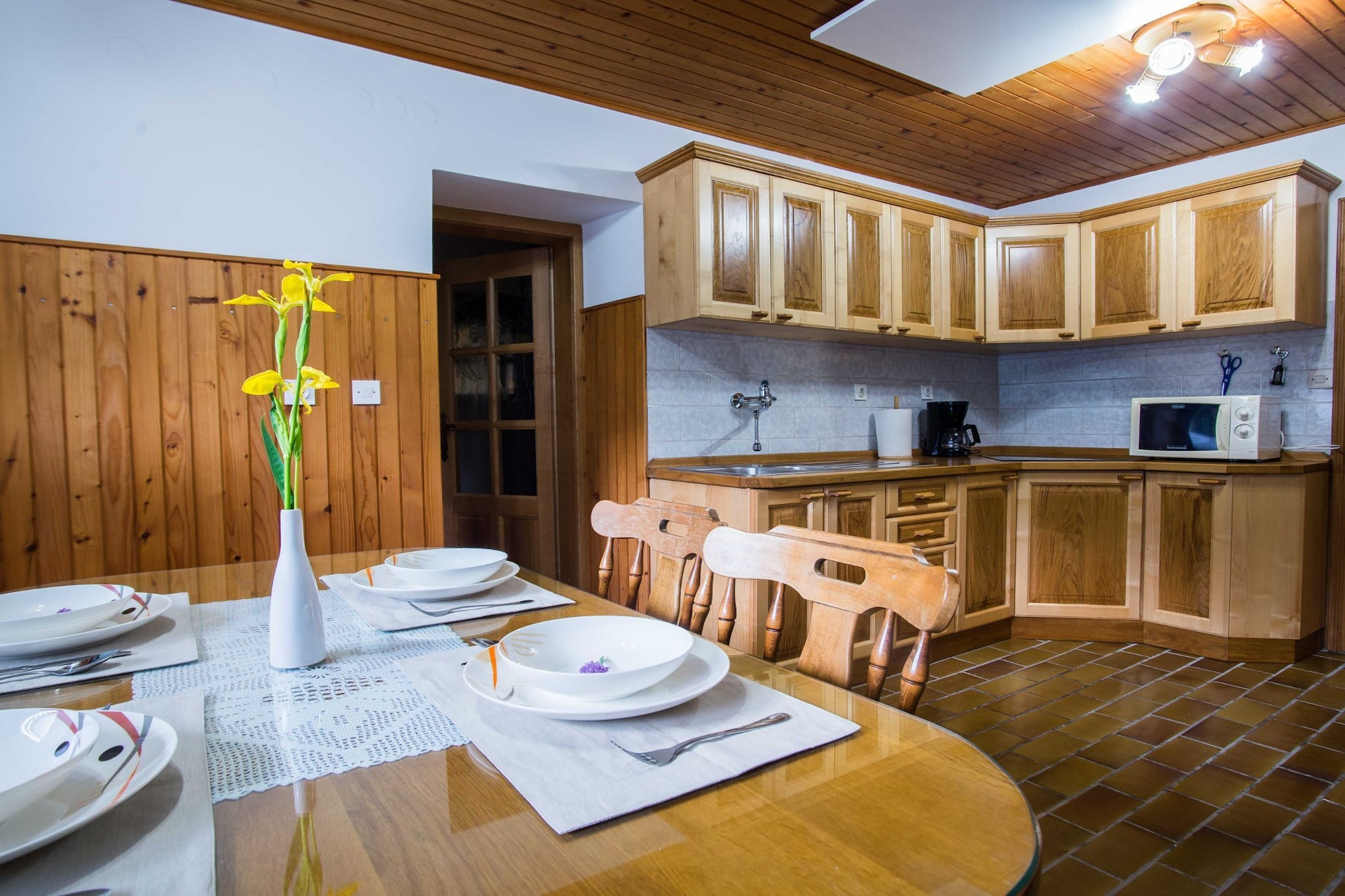Rustic Authentic Holiday Home with Terrace and Wood Stove - Three Bedroom Holiday Home with Terrace-Cuisine