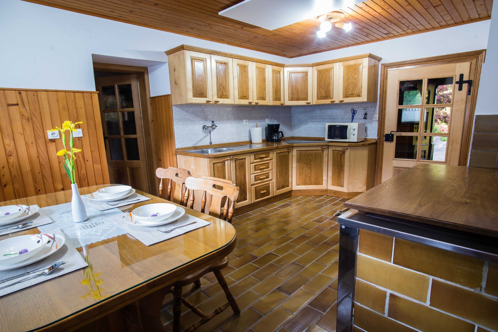Rustic Authentic Holiday Home with Terrace and Wood Stove - Three Bedroom Holiday Home with Terrace-Cuisine