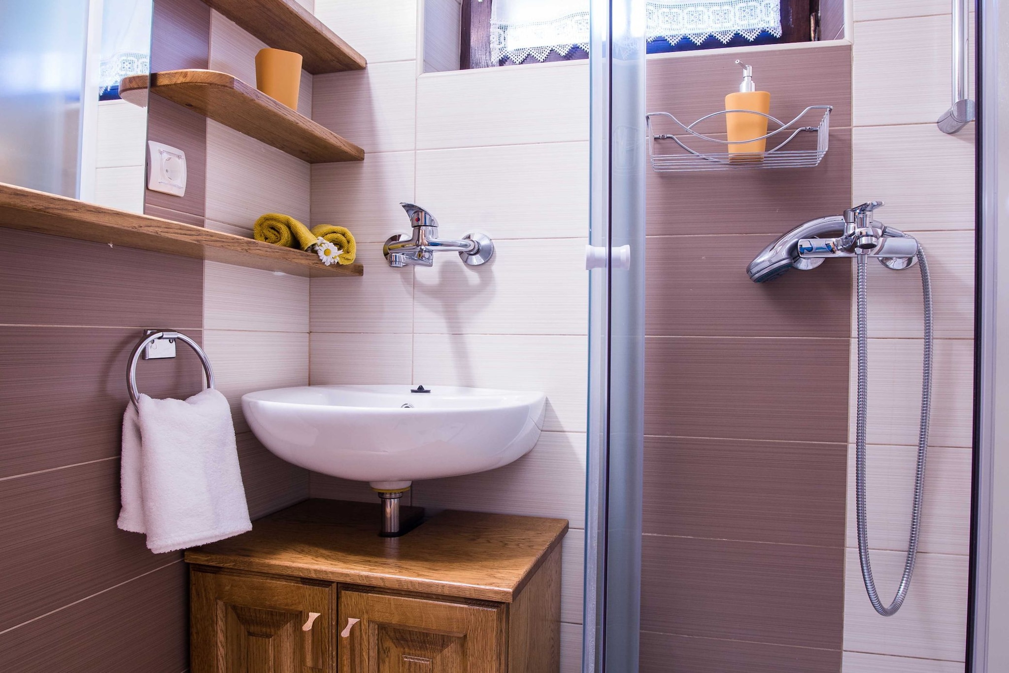 Rustic Authentic Holiday Home with Terrace and Wood Stove - Three Bedroom Holiday Home with Terrace-Salle de bain