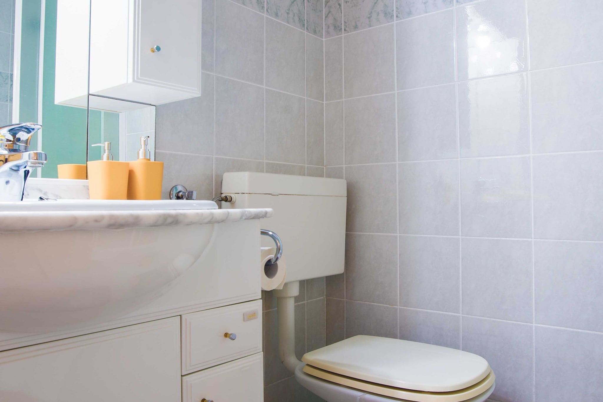 Rustic Authentic Holiday Home with Terrace and Wood Stove - Three Bedroom Holiday Home with Terrace-Salle de bain
