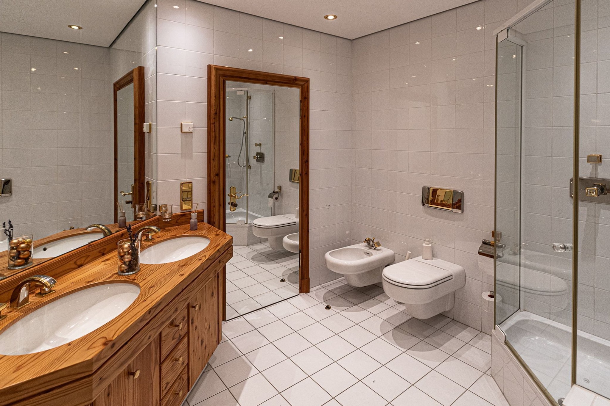 Bad Kleinkirchheim Lush and Spacious Villa with Indoor Pool and Wellness - Seven Bedroom Villa-Bathroom