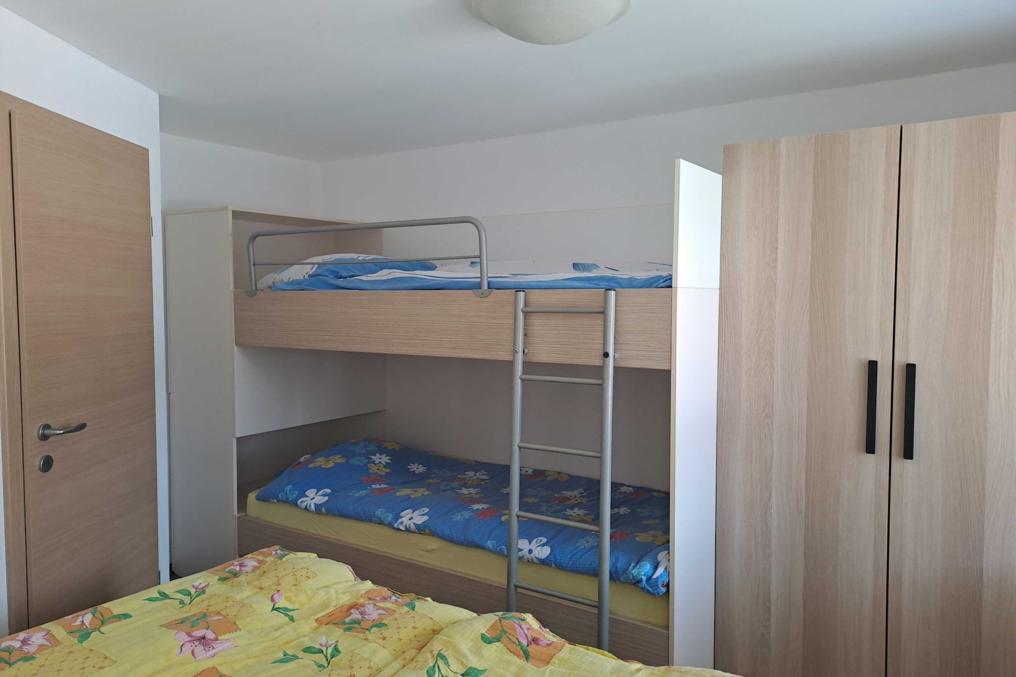 Modern Apartment with Terrace near Kranjska Gora Ski Slope - One Bedroom Apartment with Terrace-Slaapkamer