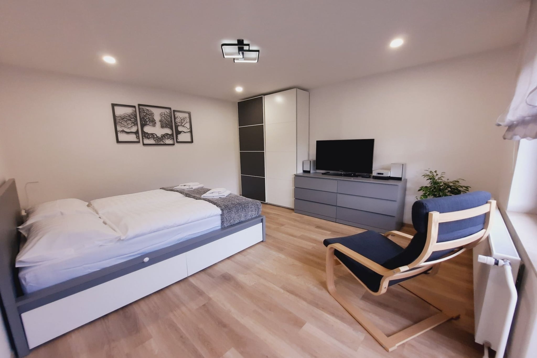 Rob Picturesque and Cozy Apartment with Balcony - Two Bedroom Apartment with Balcony