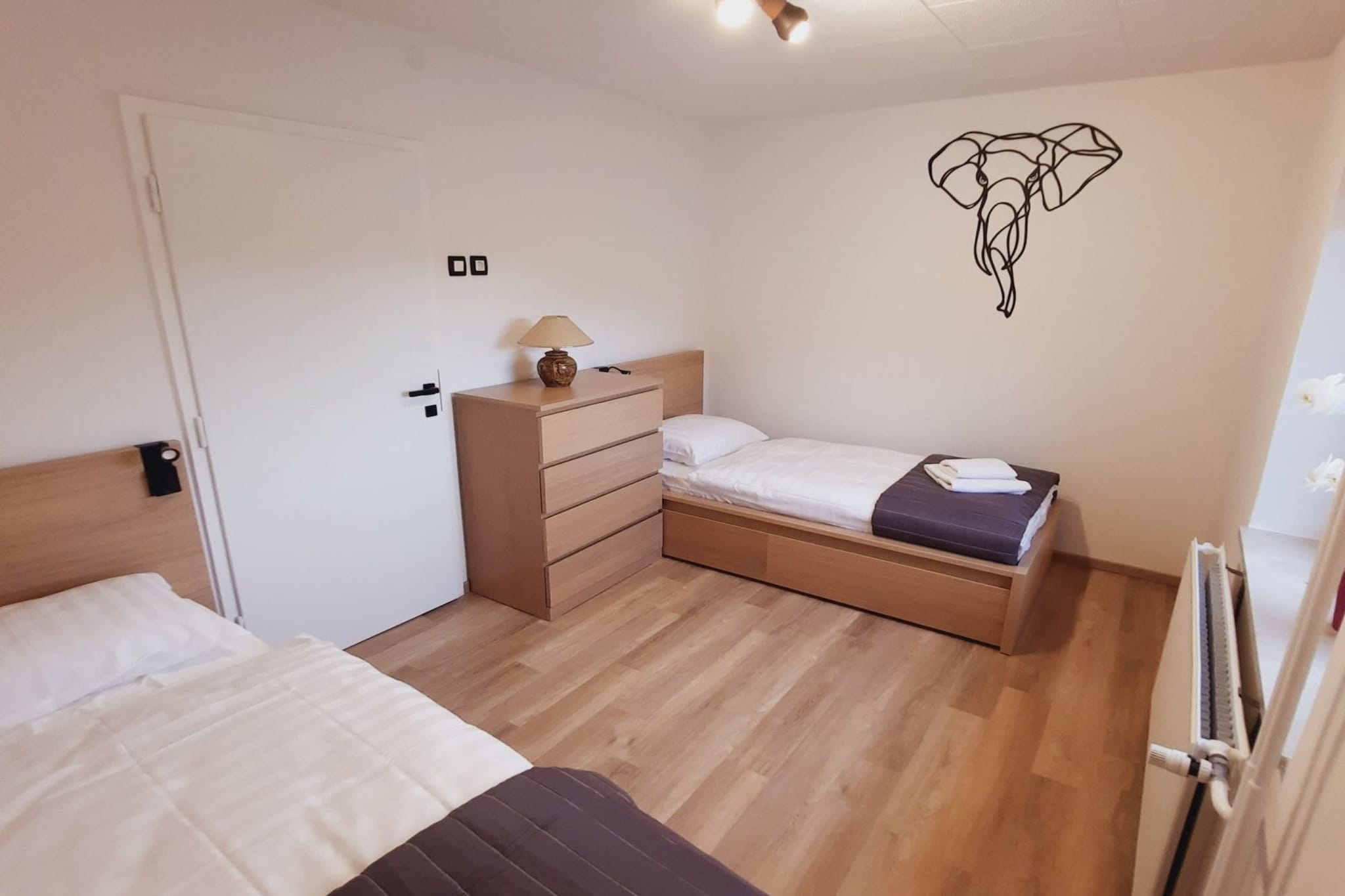 Rob Picturesque and Cozy Apartment with Balcony - Two Bedroom Apartment with Balcony-Slaapkamer