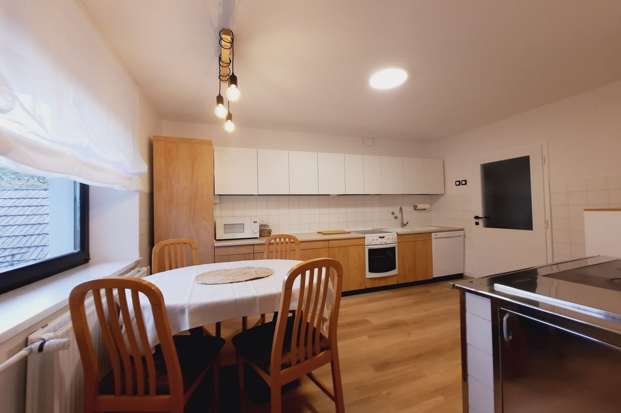 Rob Picturesque and Cozy Apartment with Balcony - Two Bedroom Apartment with Balcony