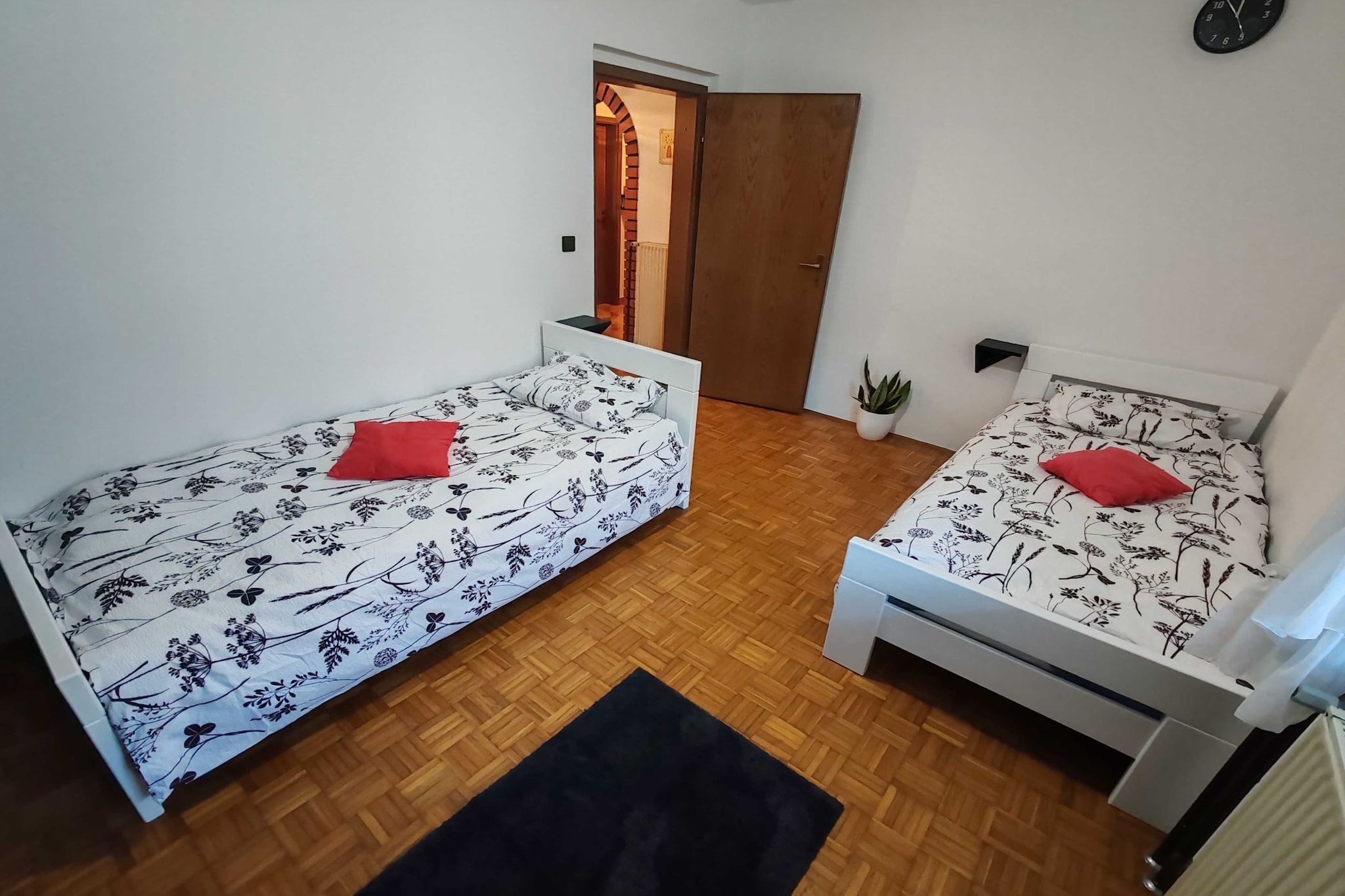 Brezovica Spacious Family-Friendy Apartment - Two Bedroom Apartment with Balcony-Slaapkamer