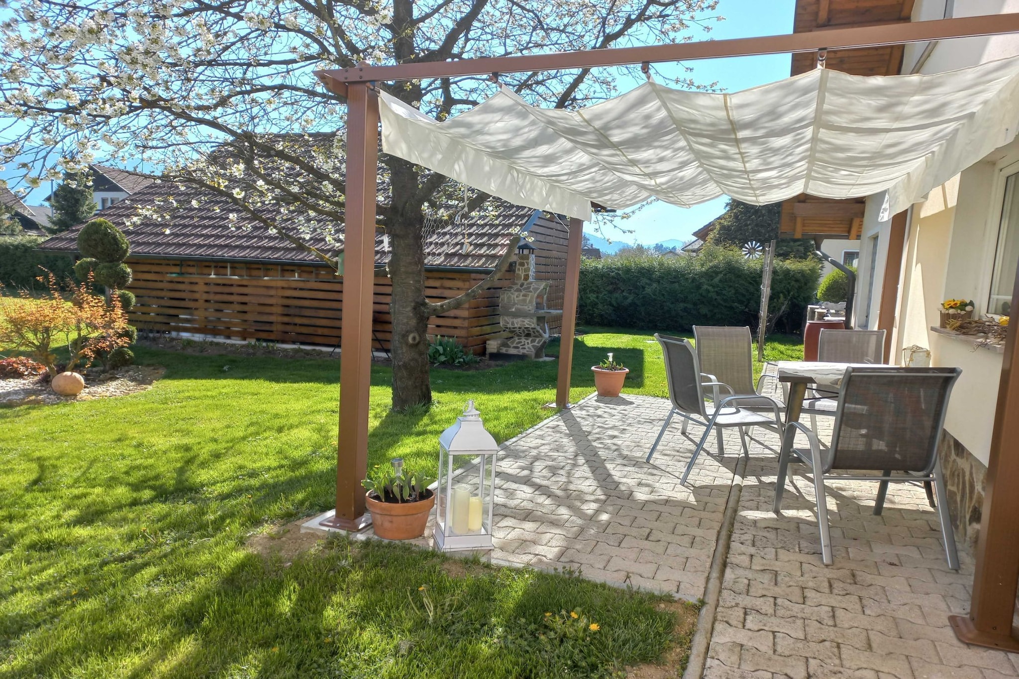 Sunny and Comfortable Apartment with Terrace and Garden - Two Bedroom Apartment with Terrace-Extérieur