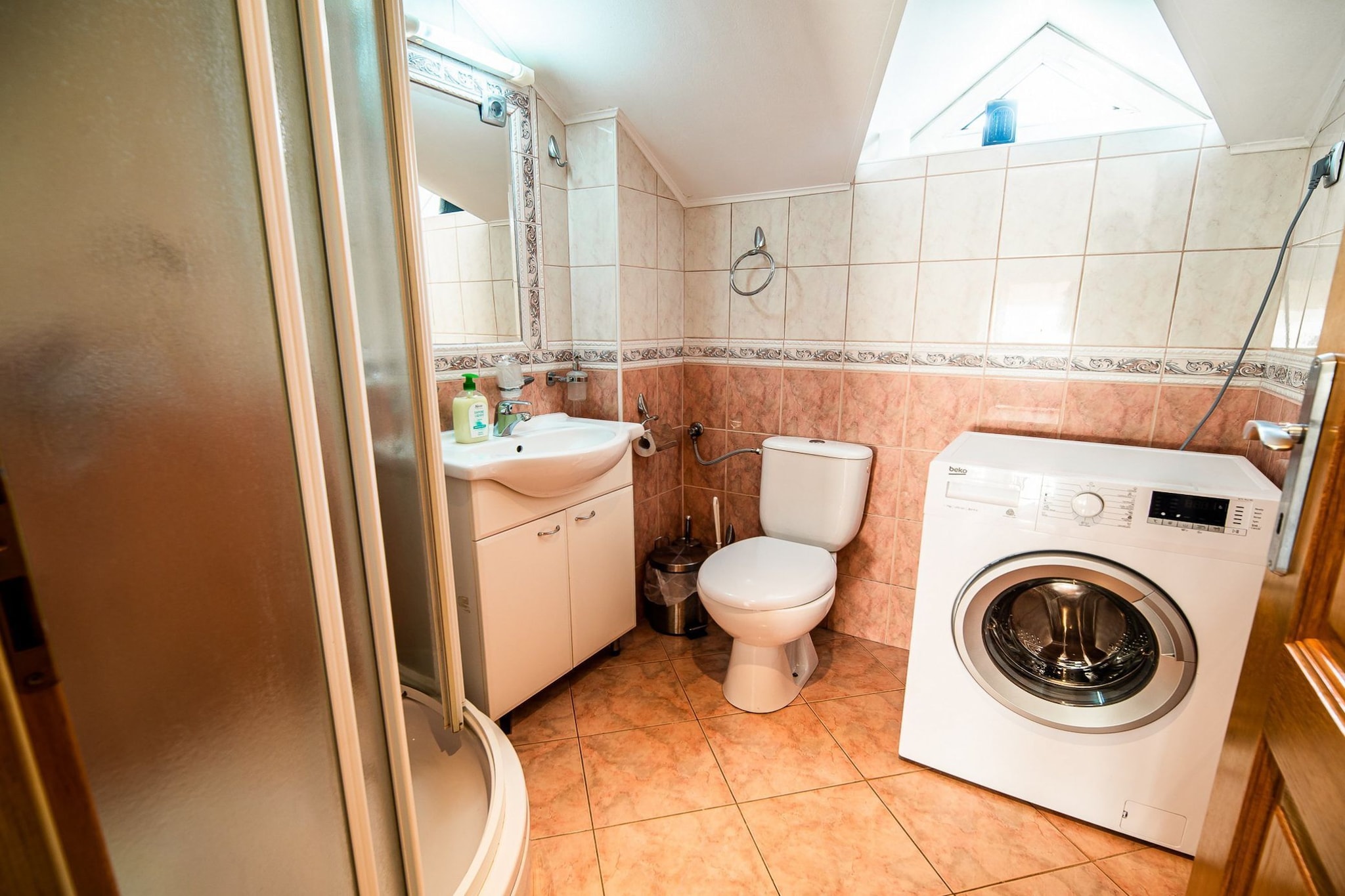 Sunny and Comfortable Apartment with Terrace and Garden - Two Bedroom Apartment with Terrace-Salle de bain