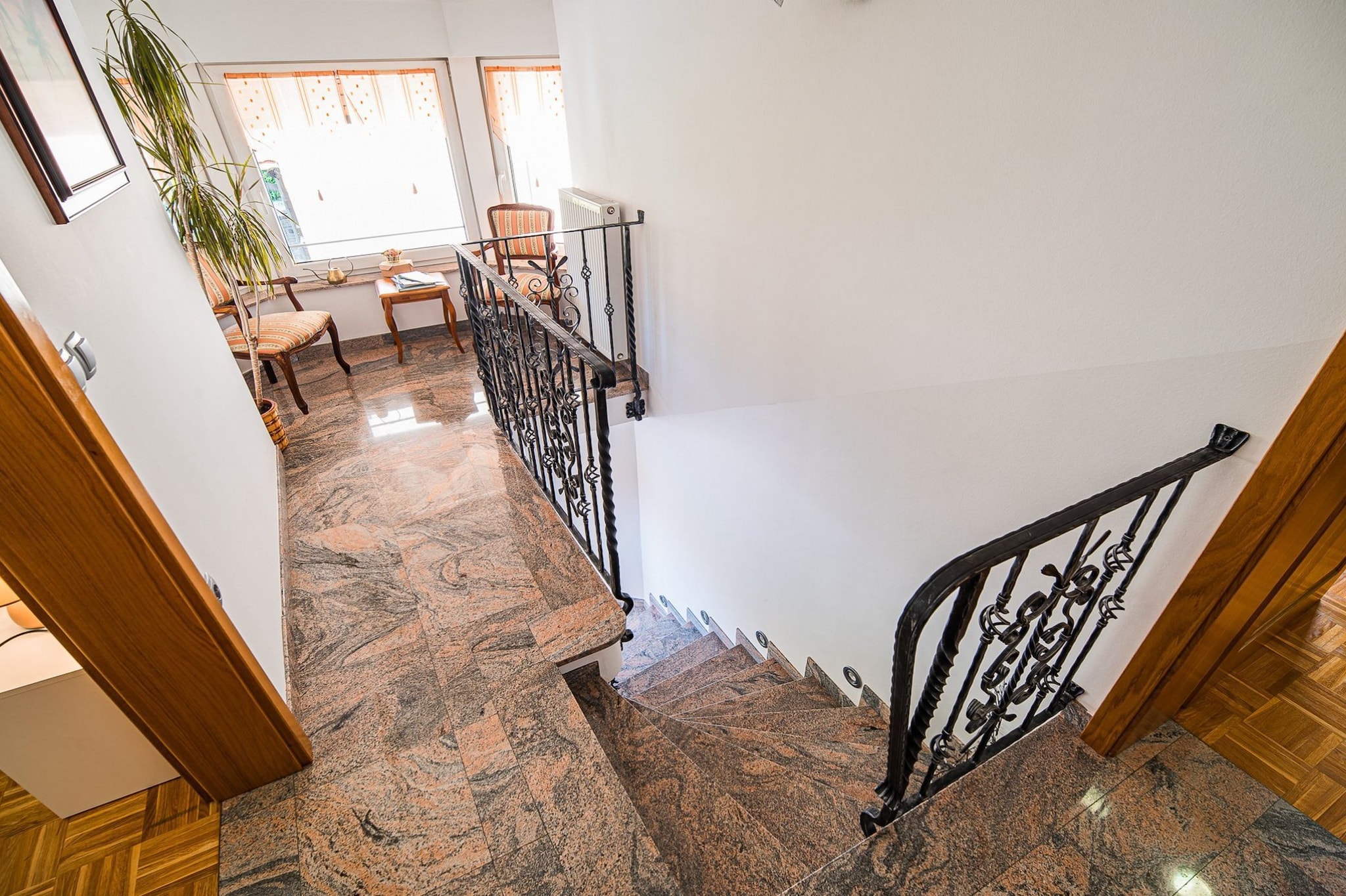 Sunny and Comfortable Apartment with Terrace and Garden - Two Bedroom Apartment with Terrace-Escalier
