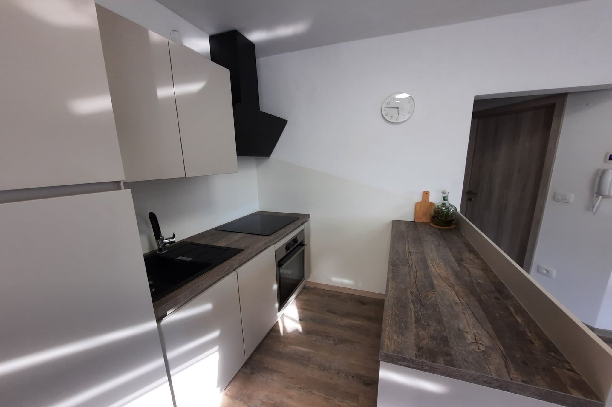 Modern and Pleasant Kamnik Apartment with Terrace - One Bedroom Apartment with Terrace-Kitchen