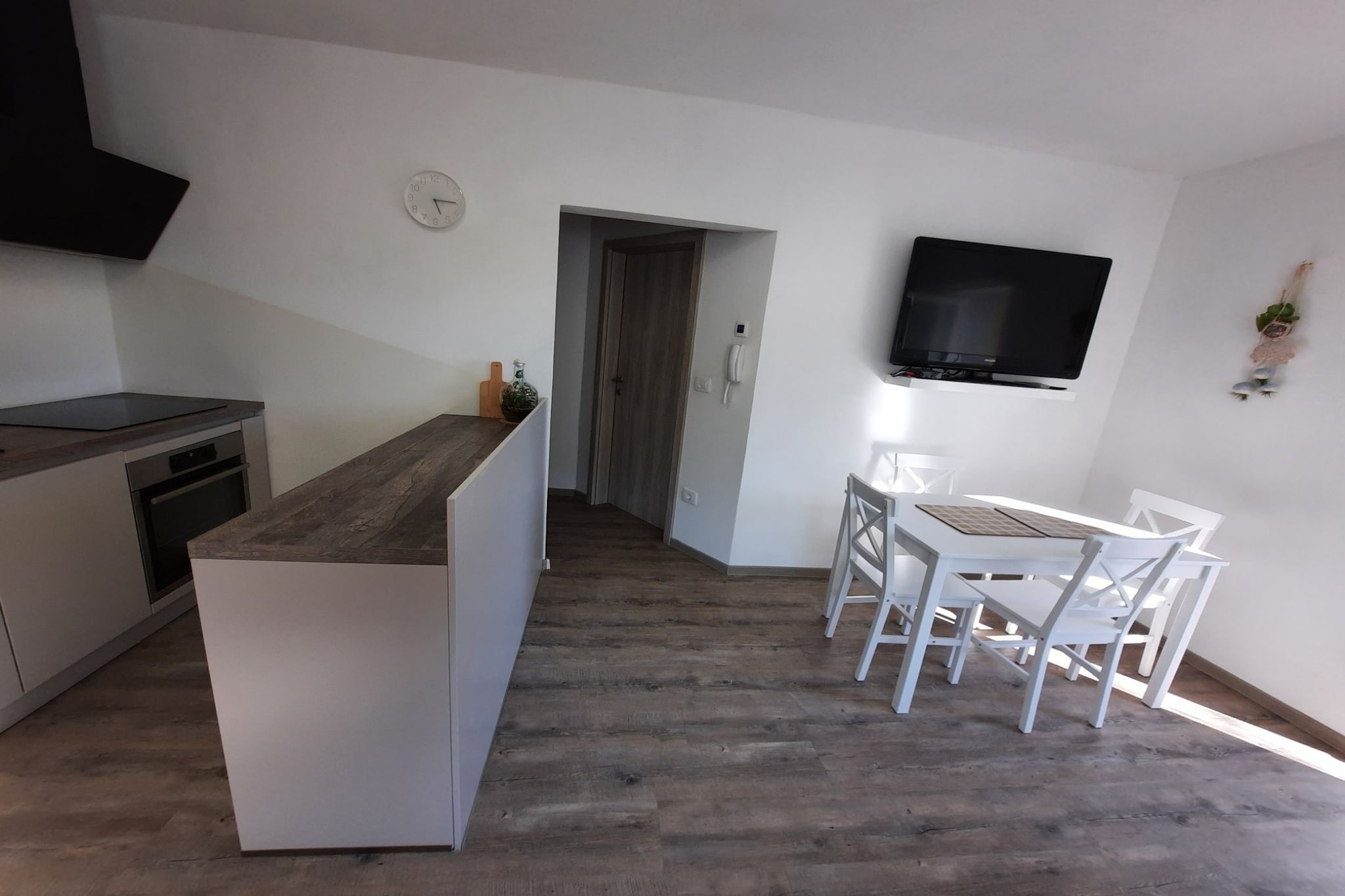 Modern and Pleasant Kamnik Apartment with Terrace - One Bedroom Apartment with Terrace-Kitchen