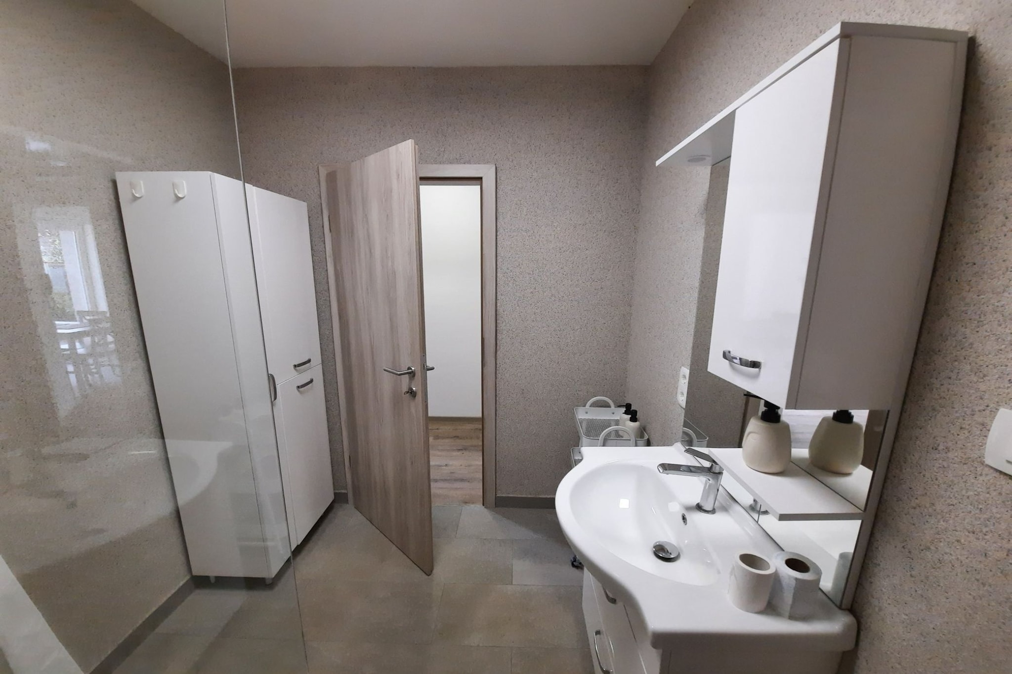 Modern and Pleasant Kamnik Apartment with Terrace - One Bedroom Apartment with Terrace-Bathroom