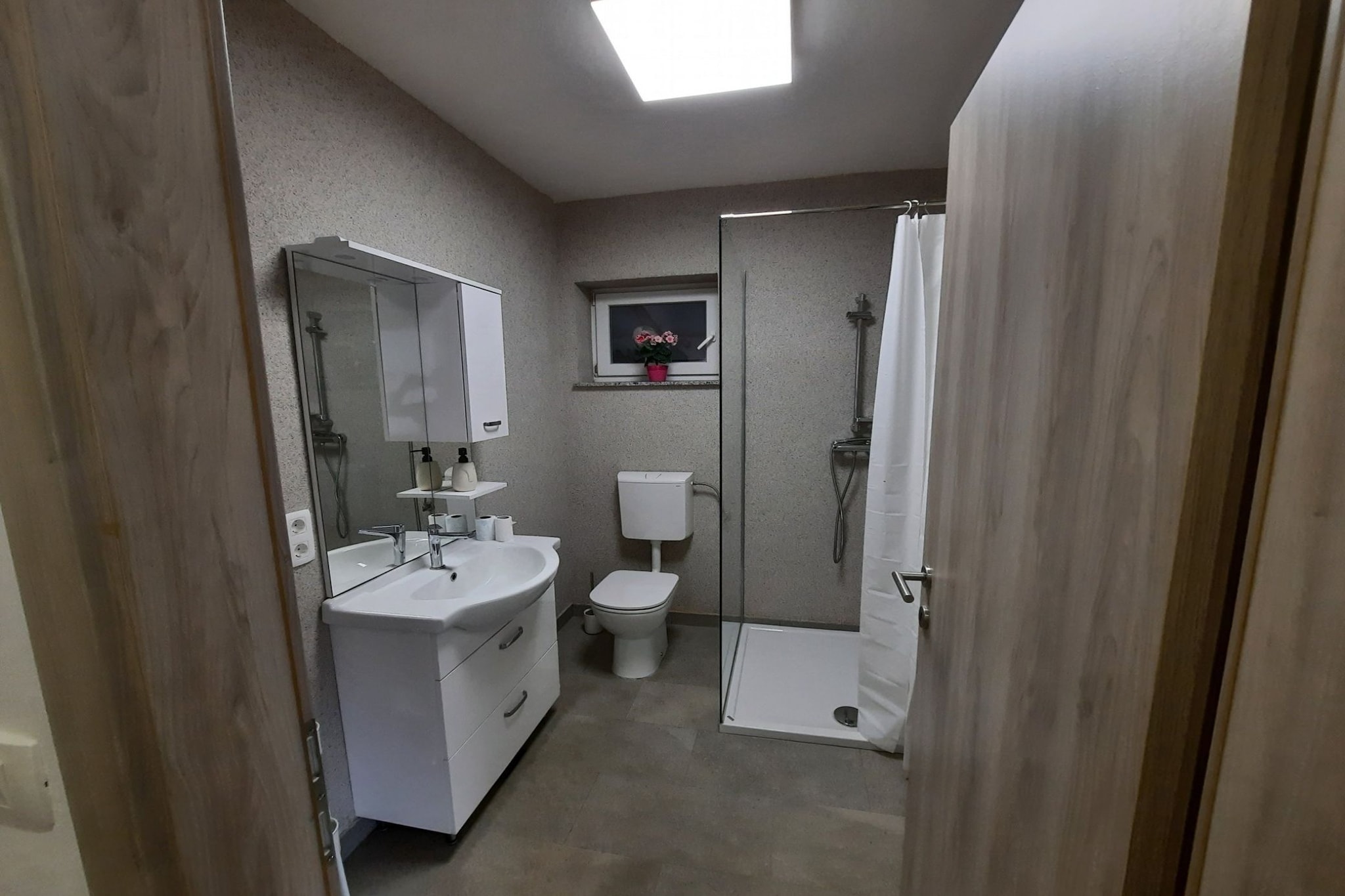 Modern and Pleasant Kamnik Apartment with Terrace - One Bedroom Apartment with Terrace-Bathroom
