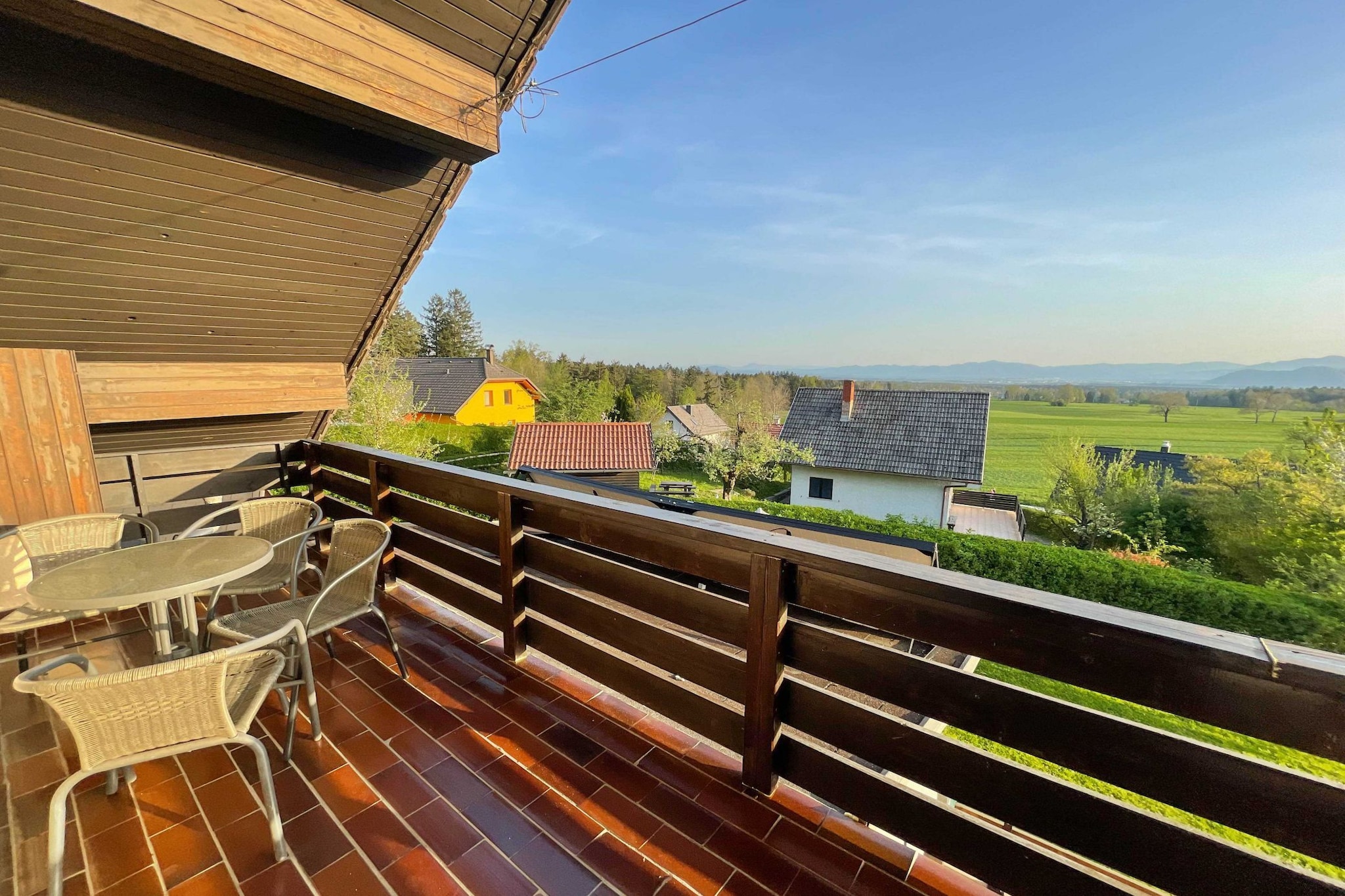Vibrant and Charming Apartment with Balcony and Mountain View - Two Bedroom Apartment with Balcony and Mountain View-Terrace balcony