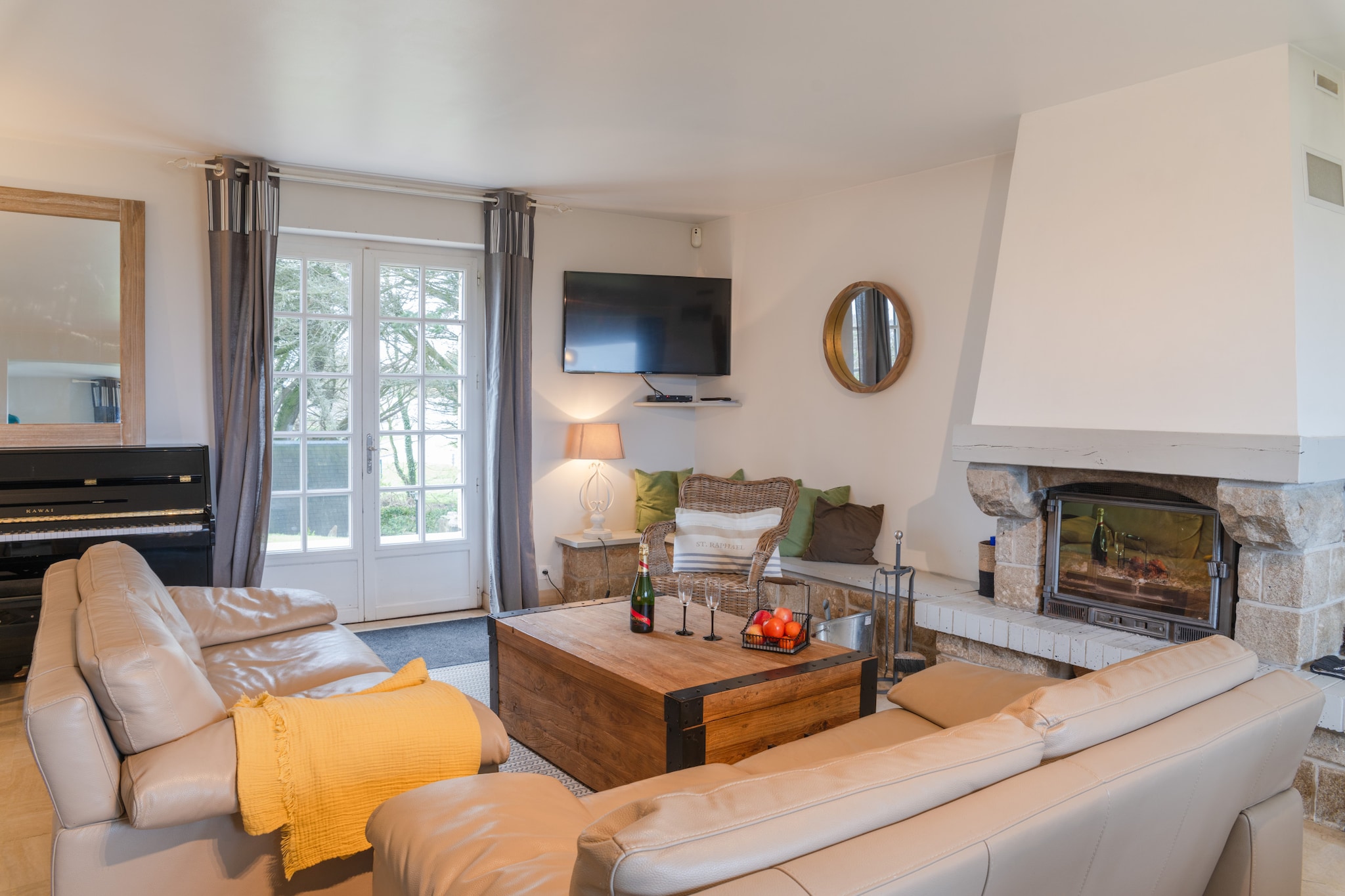 Ground floor: (Living room(TV(satellite), dining table, fireplace, seating area), open kitchen(electric kettle, toaster, coffee machine, oven, microwave, dishwasher, fridge, freezer, dishes and cutlery), bedroom(double bed), bathroom(bath tub), toilet(toilet), Internet access)\n\nOn the 1st floor: (bedroom(double bed), bedroom(double bed), bathroom(shower), toilet(toilet))\n\nGarden Furniture , tumble dryer, washing machine, heating(central), terrace, garden, BBQ, parking, iron