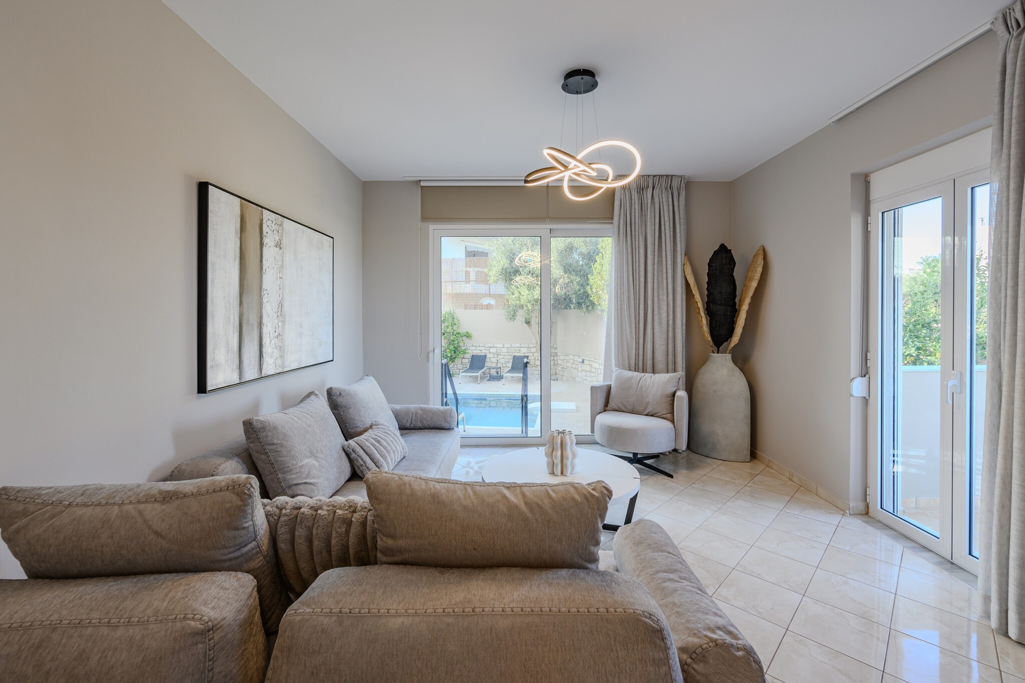 Foothills Tangerine Villa-Salon