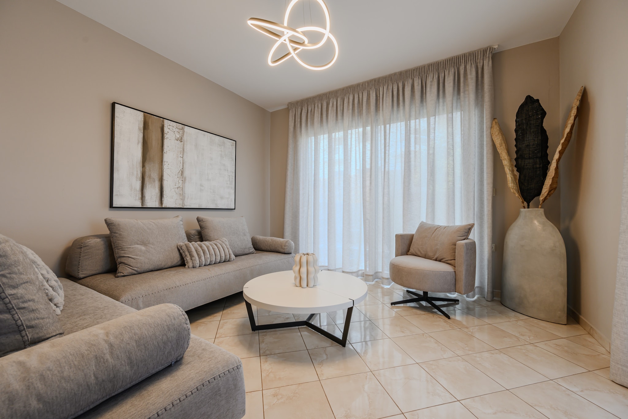 Foothills Tangerine Villa-Salon