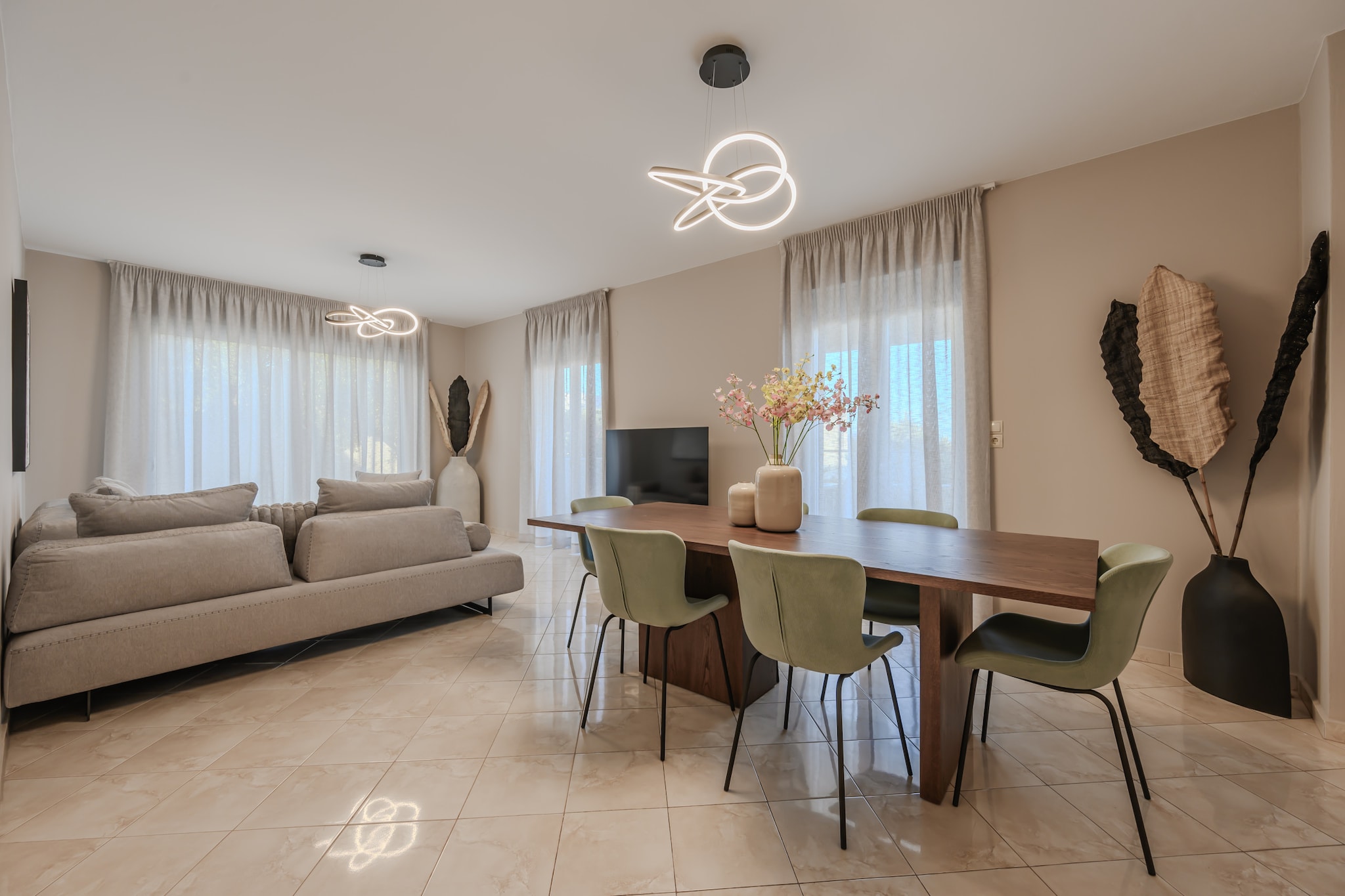 Foothills Tangerine Villa-Salon