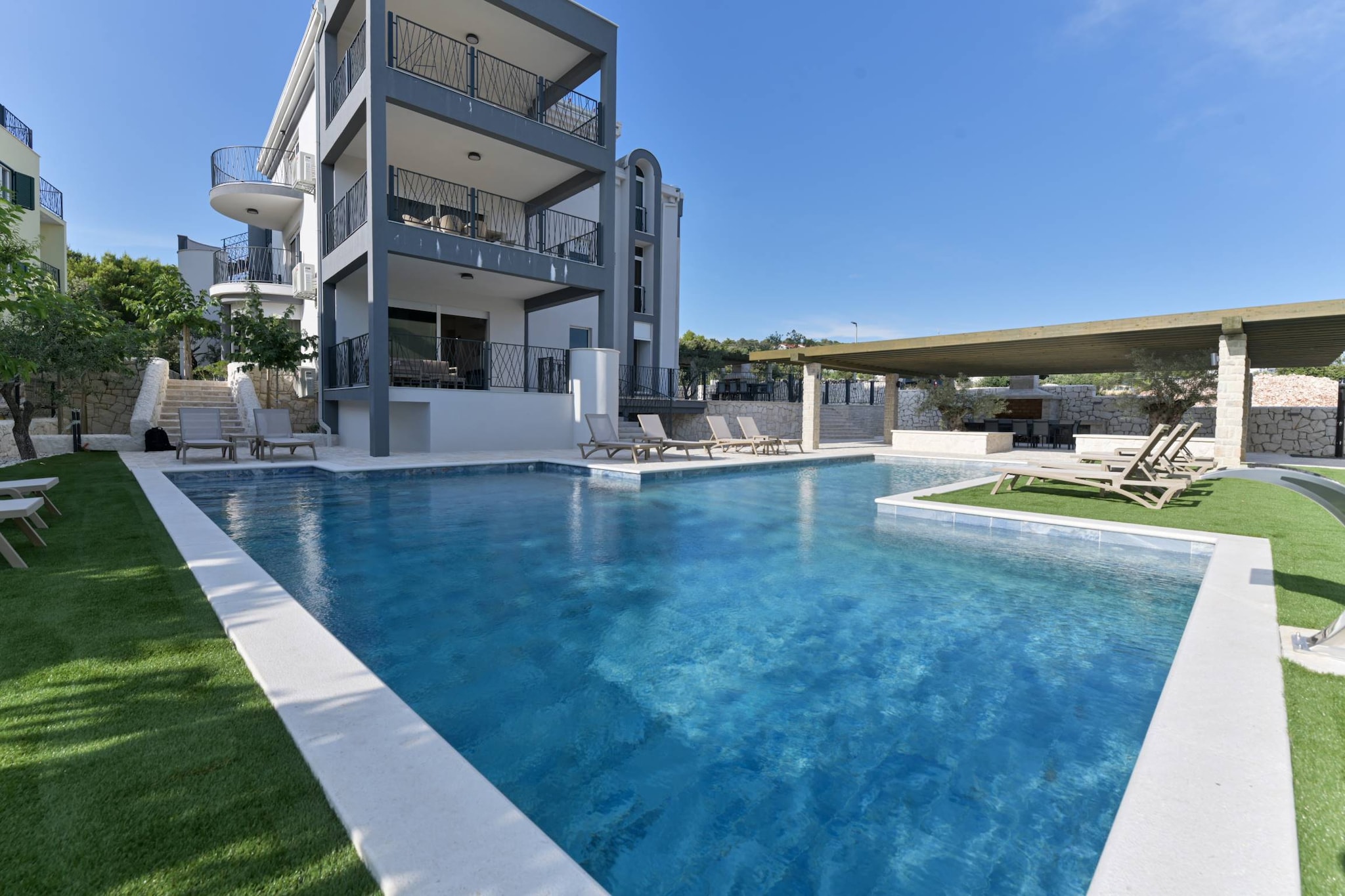 Luxury Living at Horizon Retreat - Premium Two Bedroom Apartment (owner West S5)-Pool