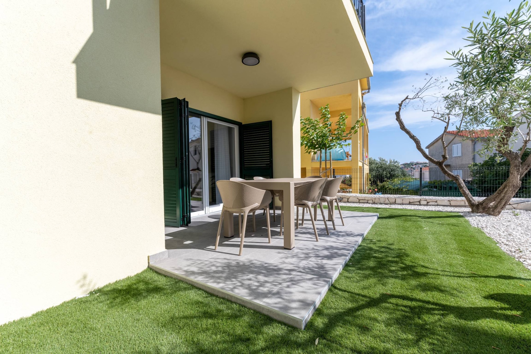 Luxury Living at Horizon Retreat - Premium Two Bedroom Apartment (owner West S5)-Gardens summer