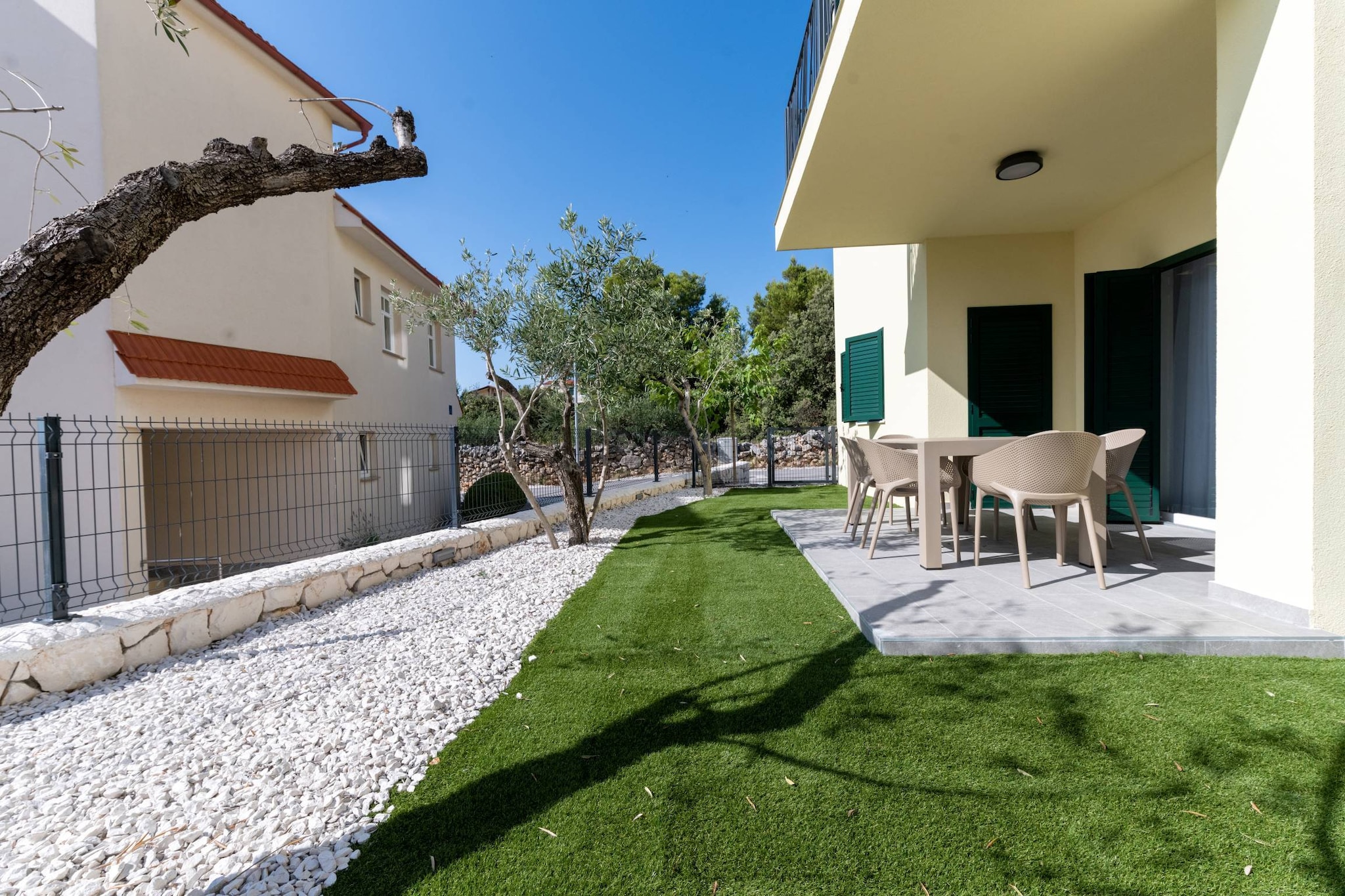 Luxury Living at Horizon Retreat - Premium Two Bedroom Apartment (owner West S5)-Gardens summer
