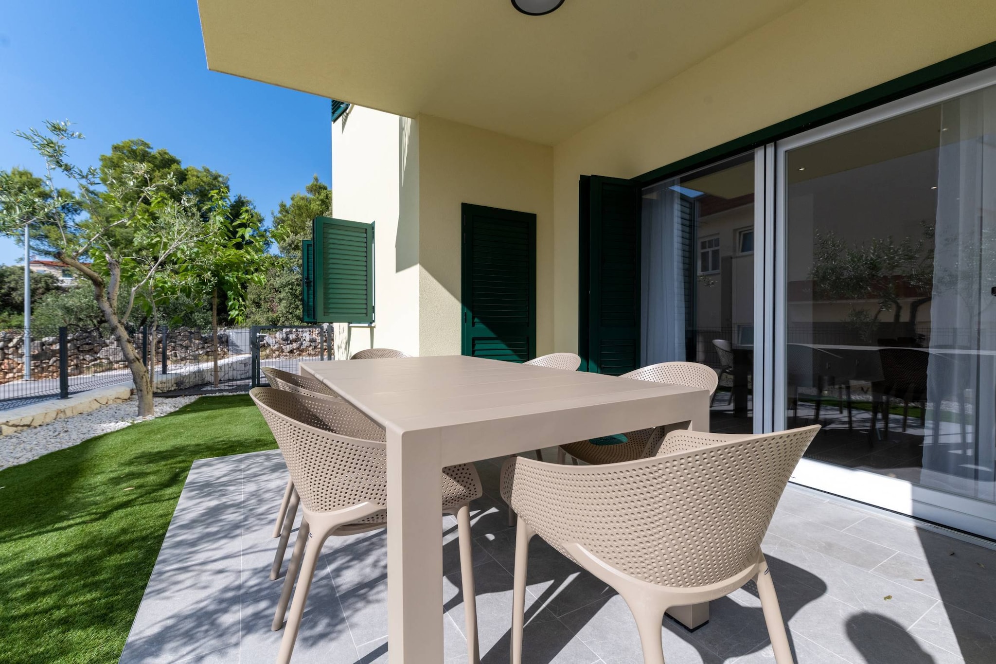 Luxury Living at Horizon Retreat - Premium Two Bedroom Apartment (owner West S5)