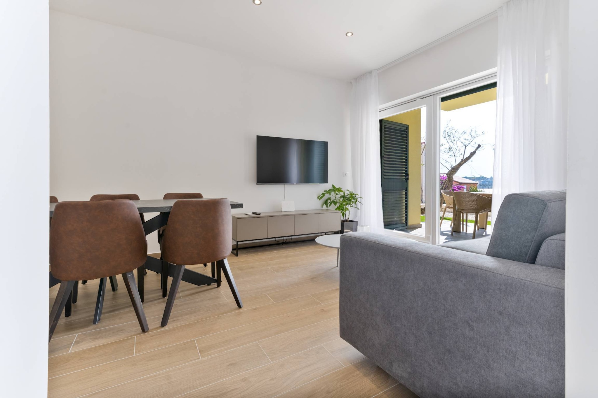 Luxury Living at Horizon Retreat - Premium Two Bedroom Apartment (owner West S5)