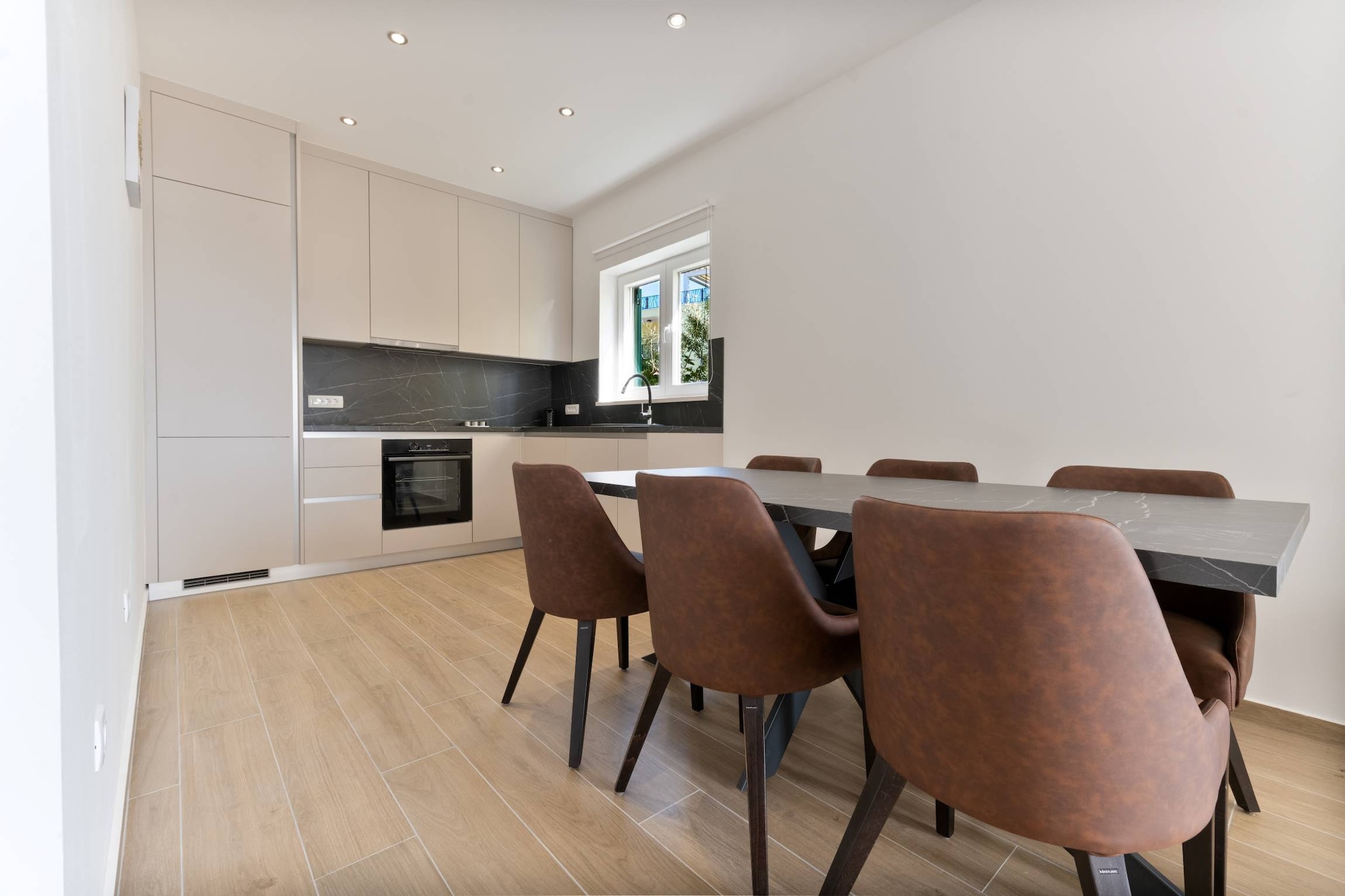 Luxury Living at Horizon Retreat - Premium Two Bedroom Apartment (owner West S5)