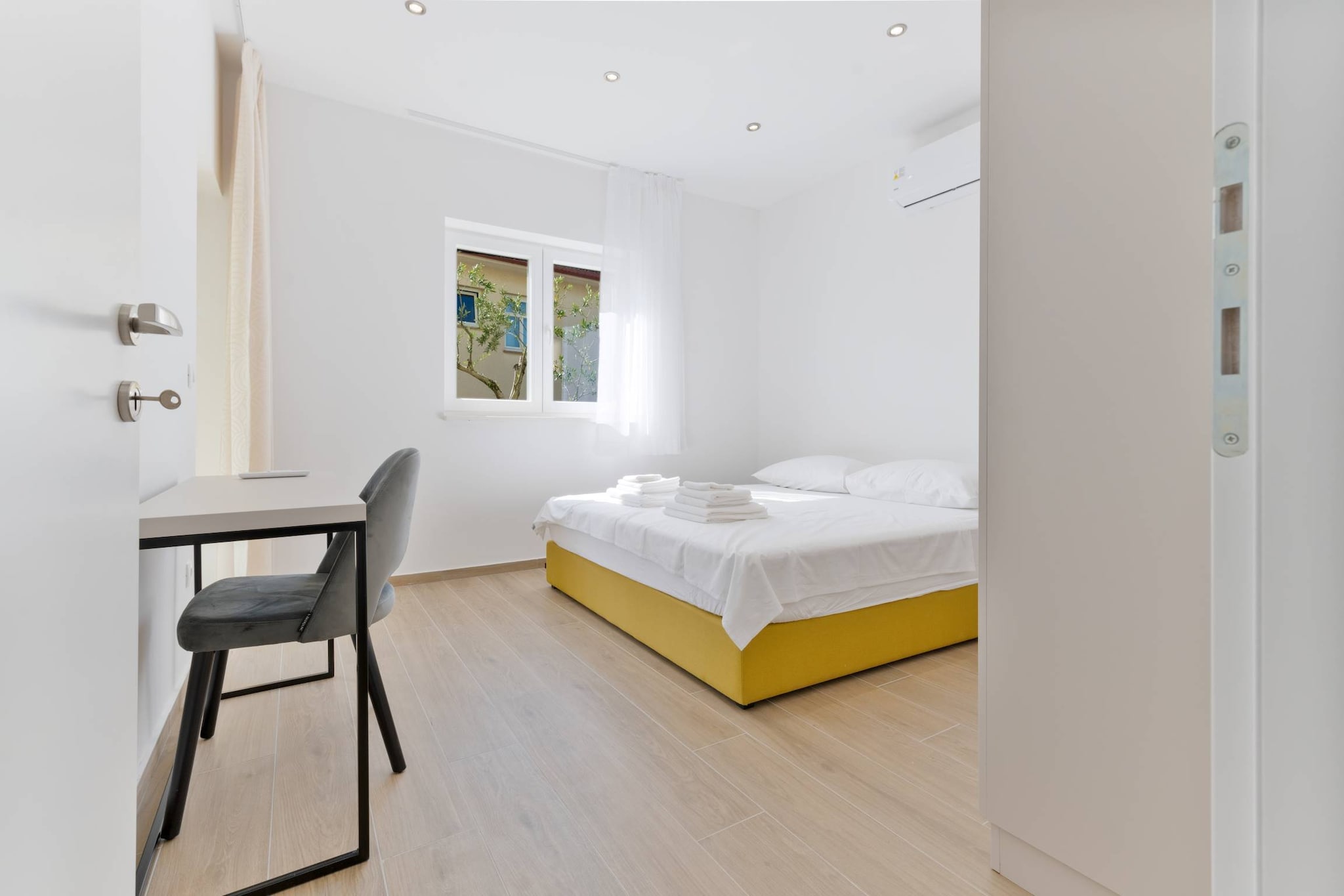 Luxury Living at Horizon Retreat - Premium Two Bedroom Apartment (owner West S5)-Bedroom