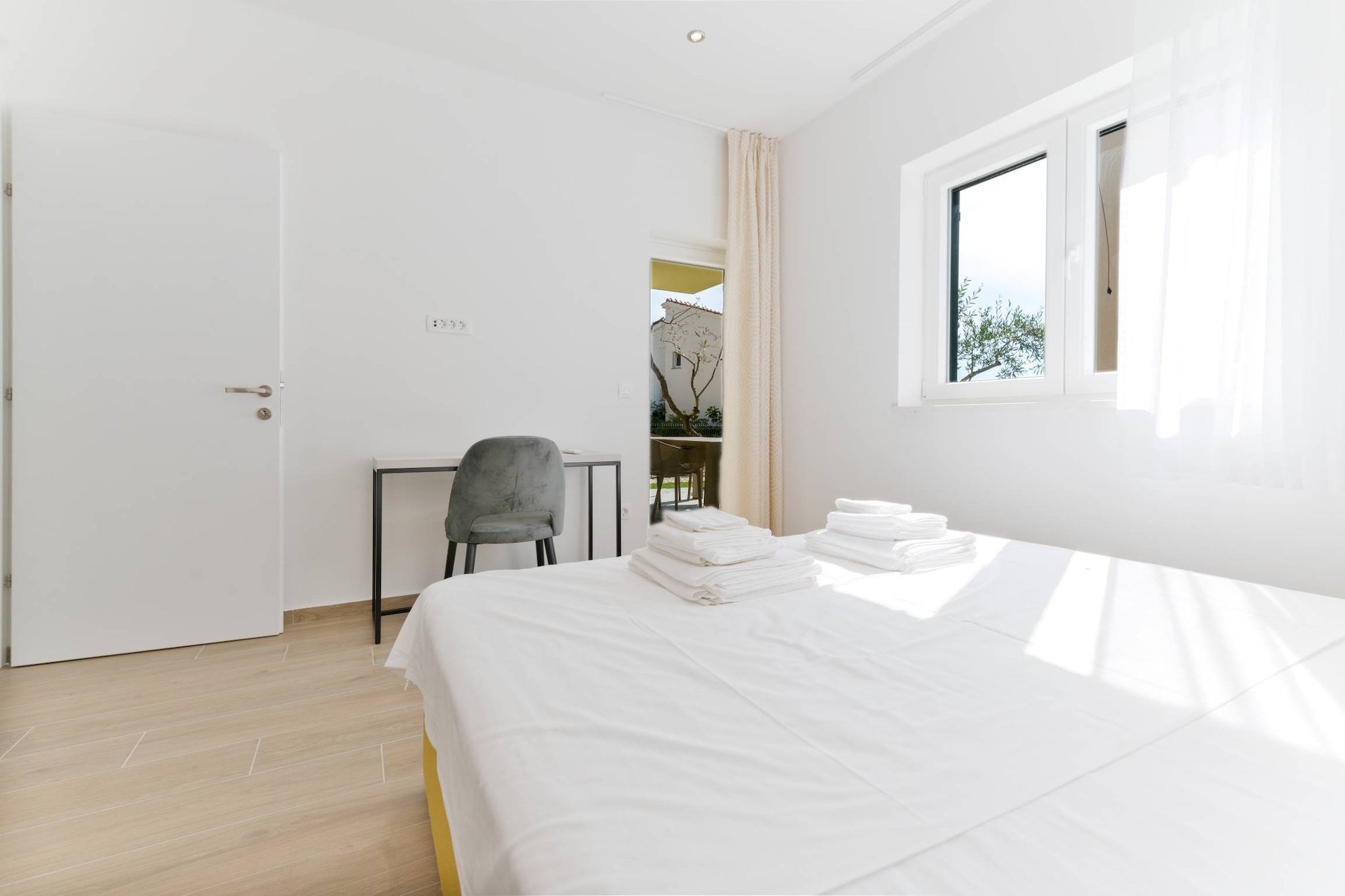 Luxury Living at Horizon Retreat - Premium Two Bedroom Apartment (owner West S5)-Bedroom