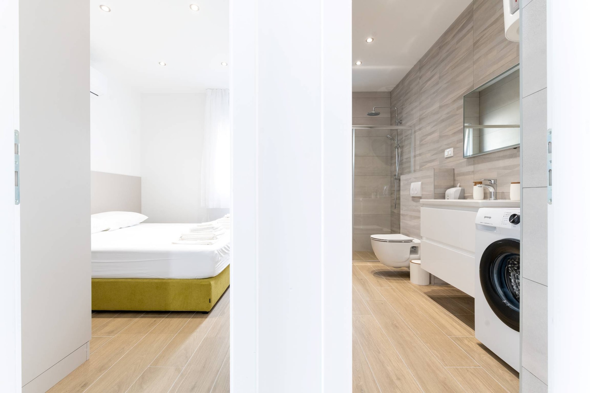 Luxury Living at Horizon Retreat - Premium Two Bedroom Apartment (owner West S5)-Bathroom