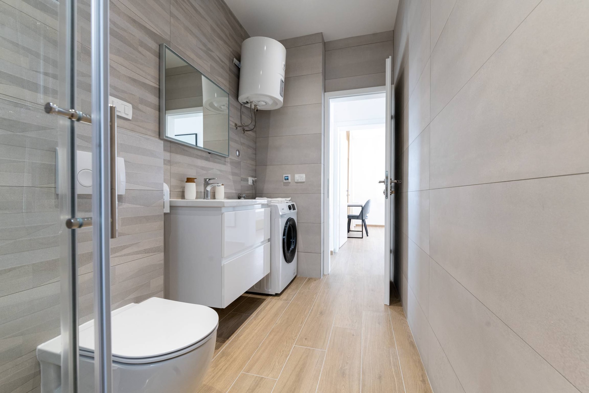 Luxury Living at Horizon Retreat - Premium Two Bedroom Apartment (owner West S5)-Bathroom