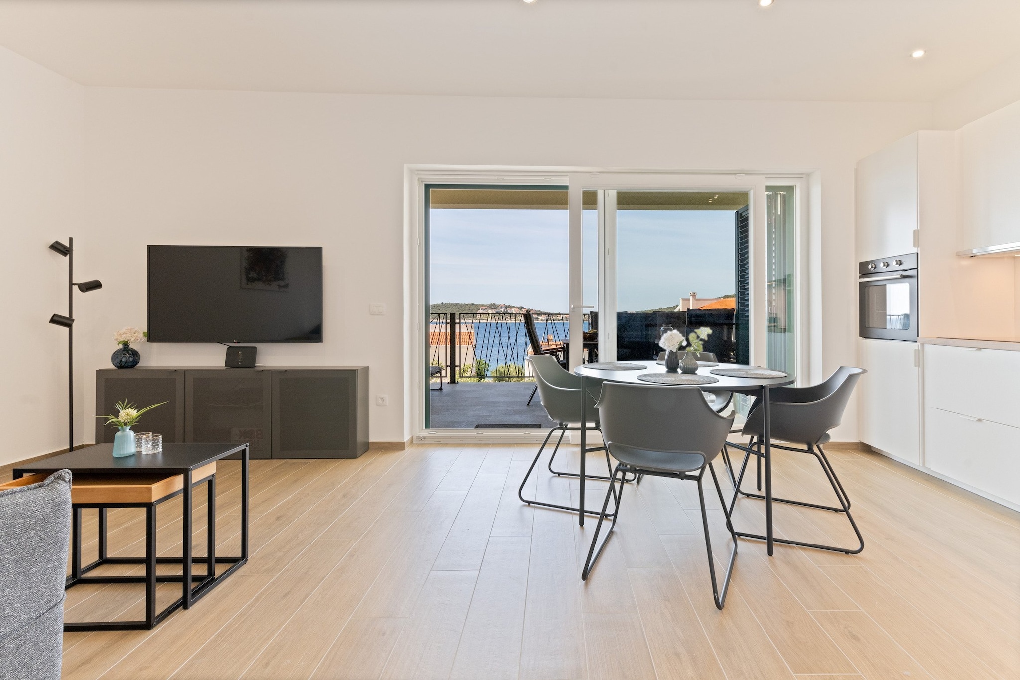 Luxury Living at Horizon Retreat - Deluxe Two Bedroom Apartment (owner  West S6)